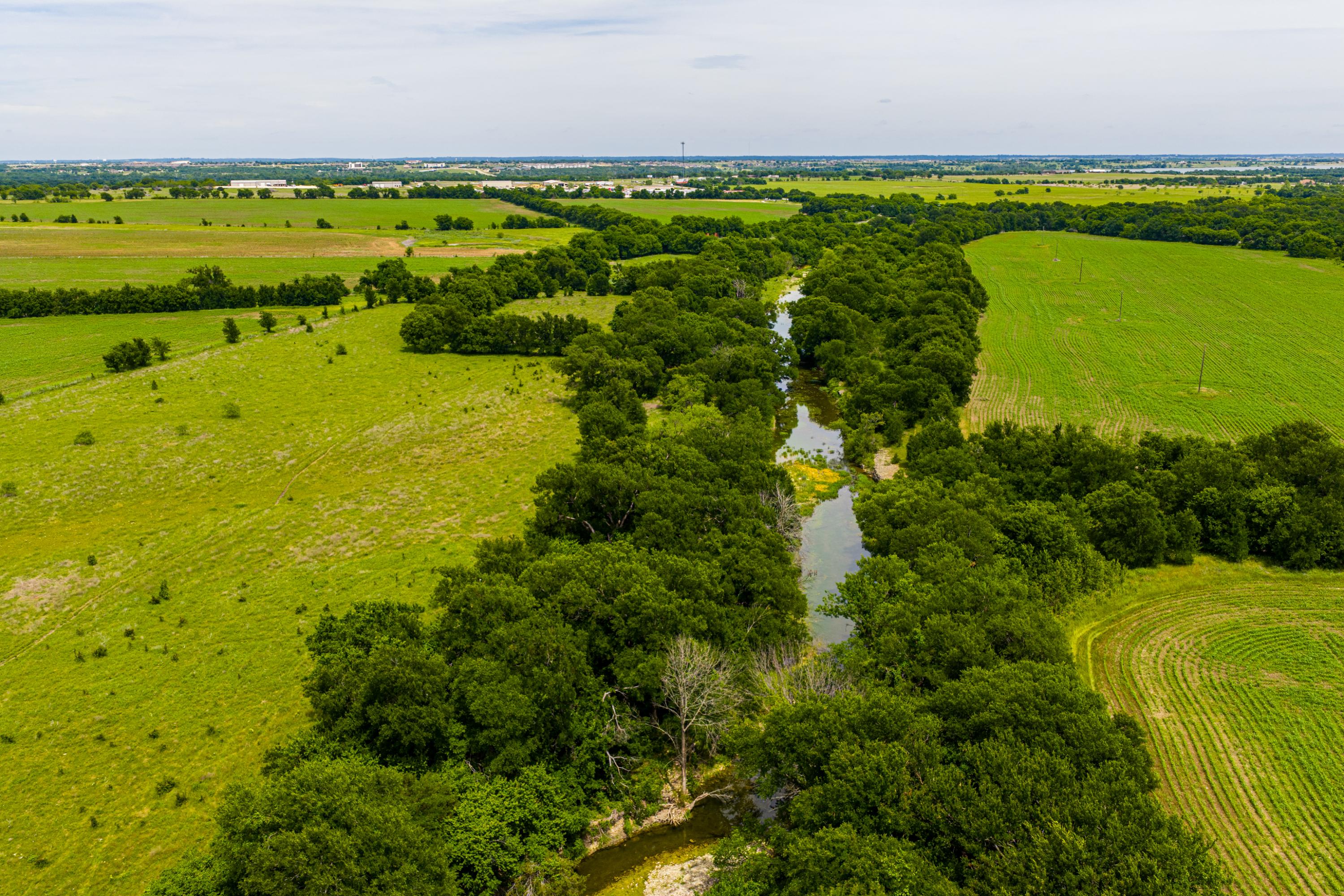  667 Acre Development Property With Two Miles Of Highway Frontage - 物件實景