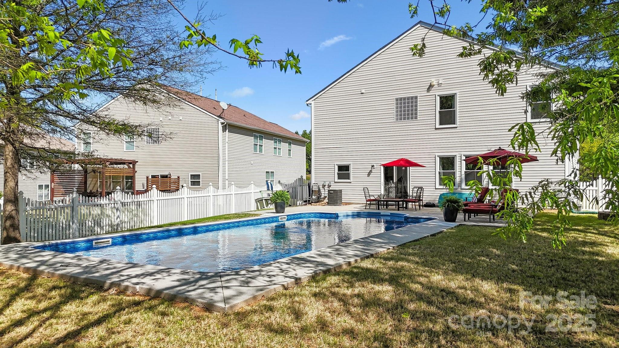 Fort Mill, South Carolina, 29708, United States, 6 Bedrooms Bedrooms, ,3 BathroomsBathrooms,Residential,For Sale,1963992