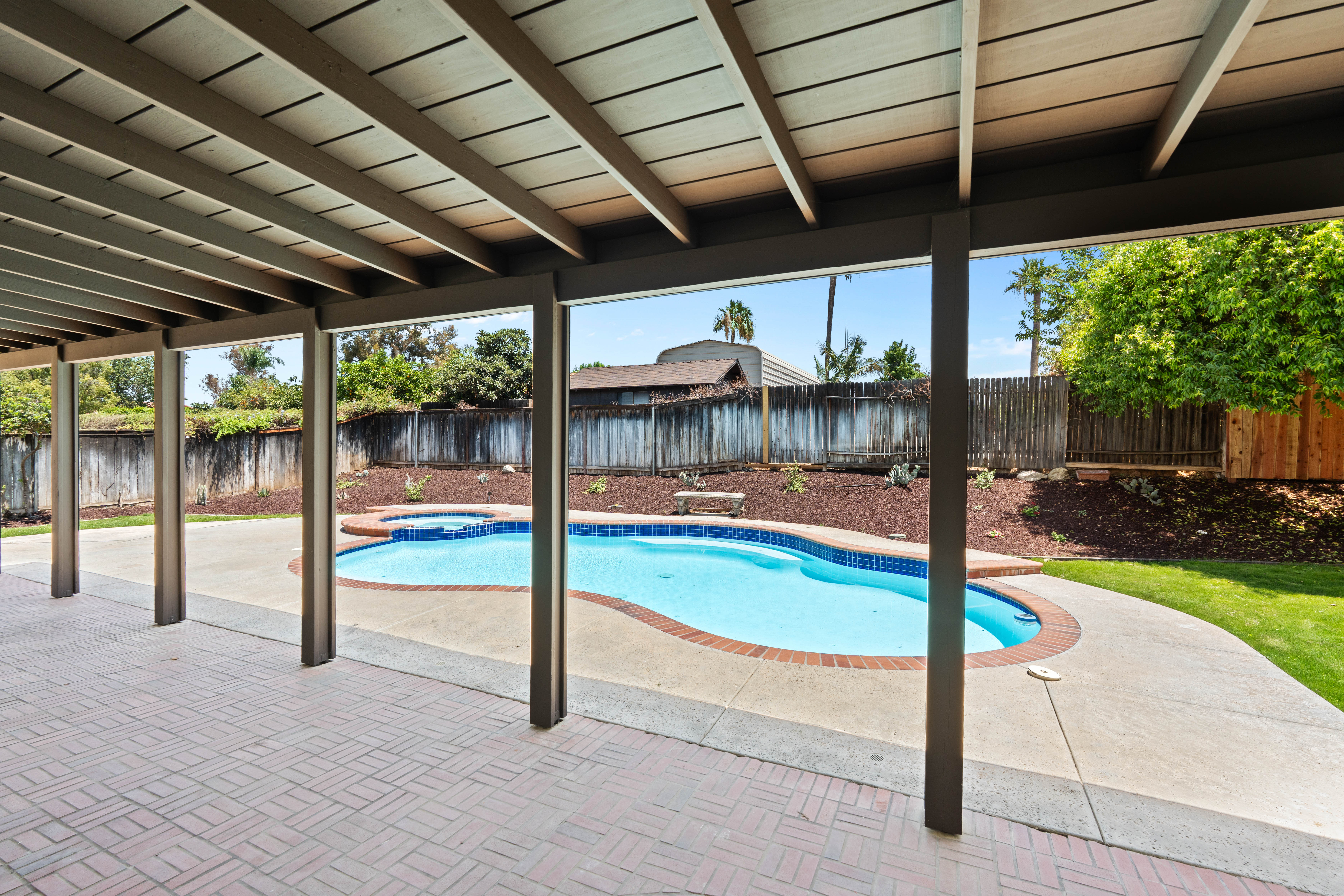 2463 Falling Oak Drive, Riverside, CA 92506 - 物件實景