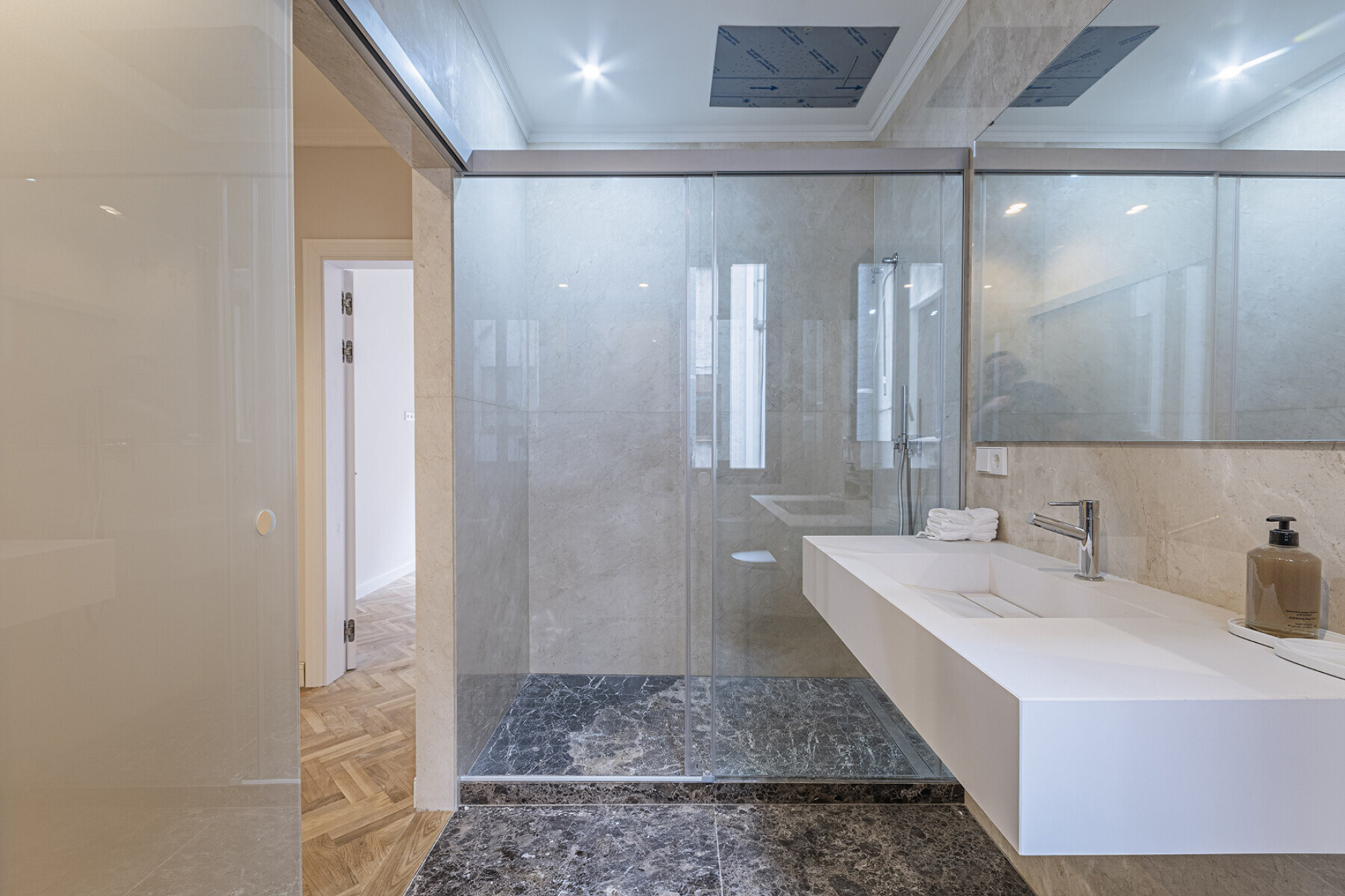  Renovated high-rise apartment in a stately building in Eixample. - 物件實景