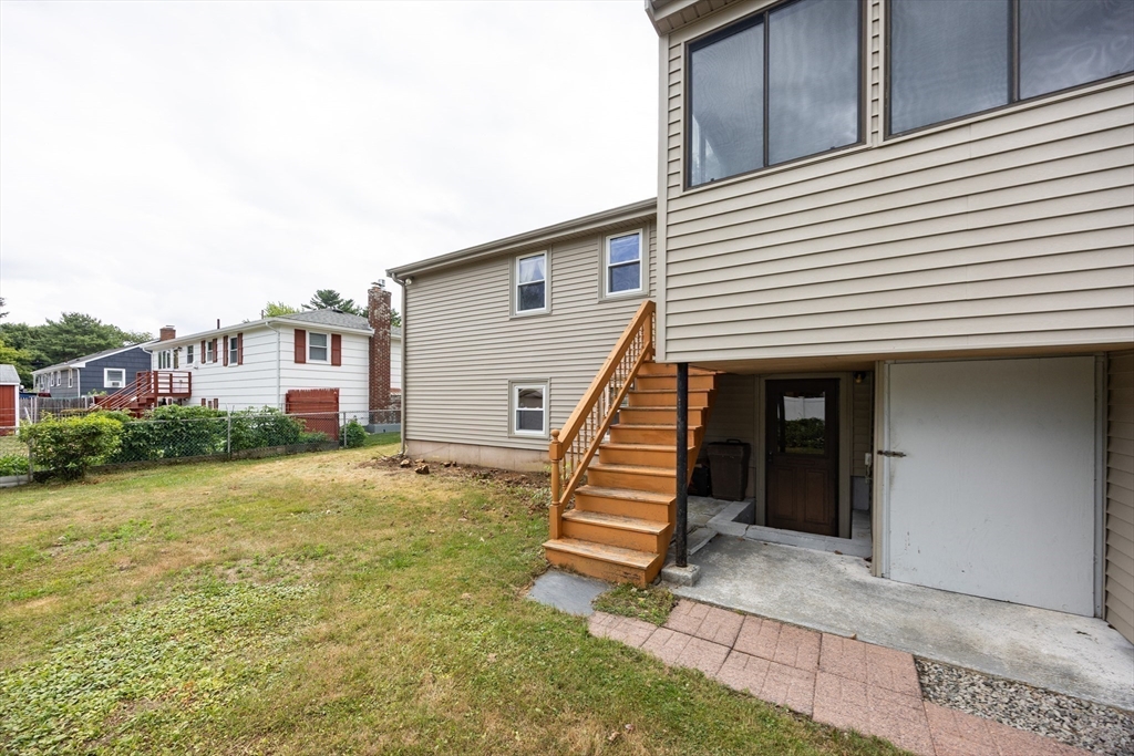 Stoughton, Massachusetts, 02072, United States, 4 Bedrooms Bedrooms, ,2 BathroomsBathrooms,Residential,For Sale,1976018