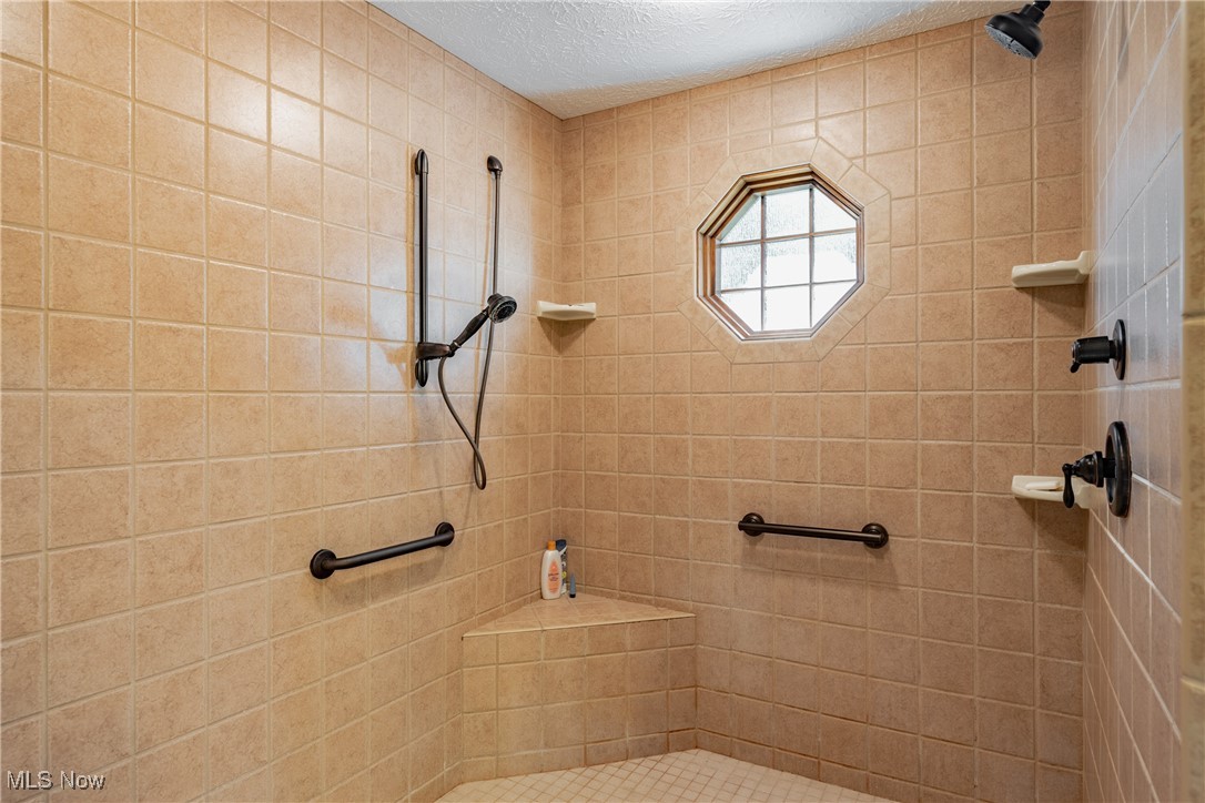 Vienna, West Virginia, 26105, United States, 4 Bedrooms Bedrooms, ,3 BathroomsBathrooms,Residential,For Sale,1902591