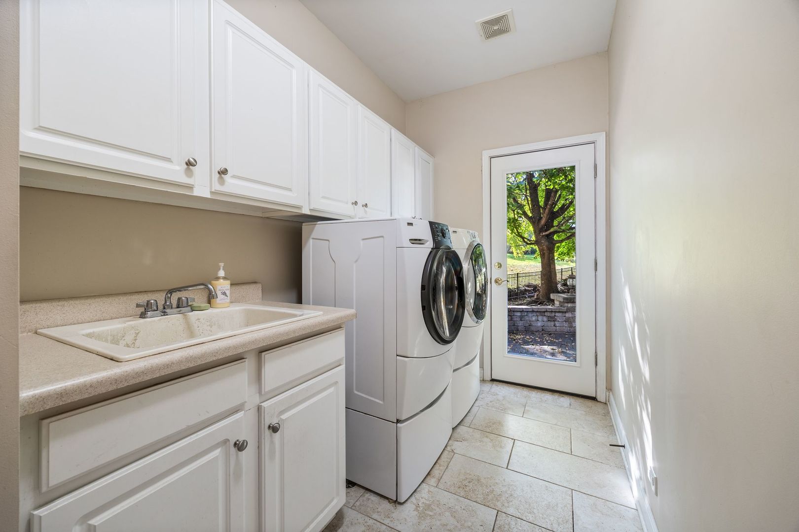 Oswego, Illinois, 60543, United States, 5 Bedrooms Bedrooms, ,4 BathroomsBathrooms,Residential,For Sale,1989652