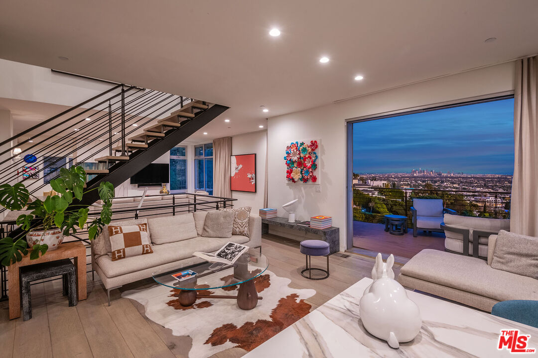 Los Angeles, California, 90069, United States, 4 Bedrooms Bedrooms, ,5 BathroomsBathrooms,Residential,For Sale,1759770