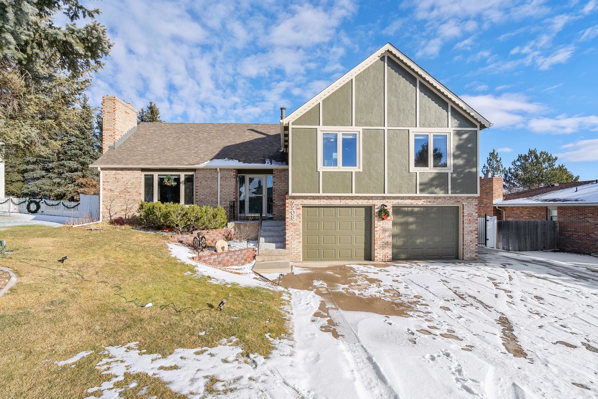 Cheyenne, Wyoming, 82009, United States, 5 Bedrooms Bedrooms, ,3 BathroomsBathrooms,Residential,For Sale,2006392