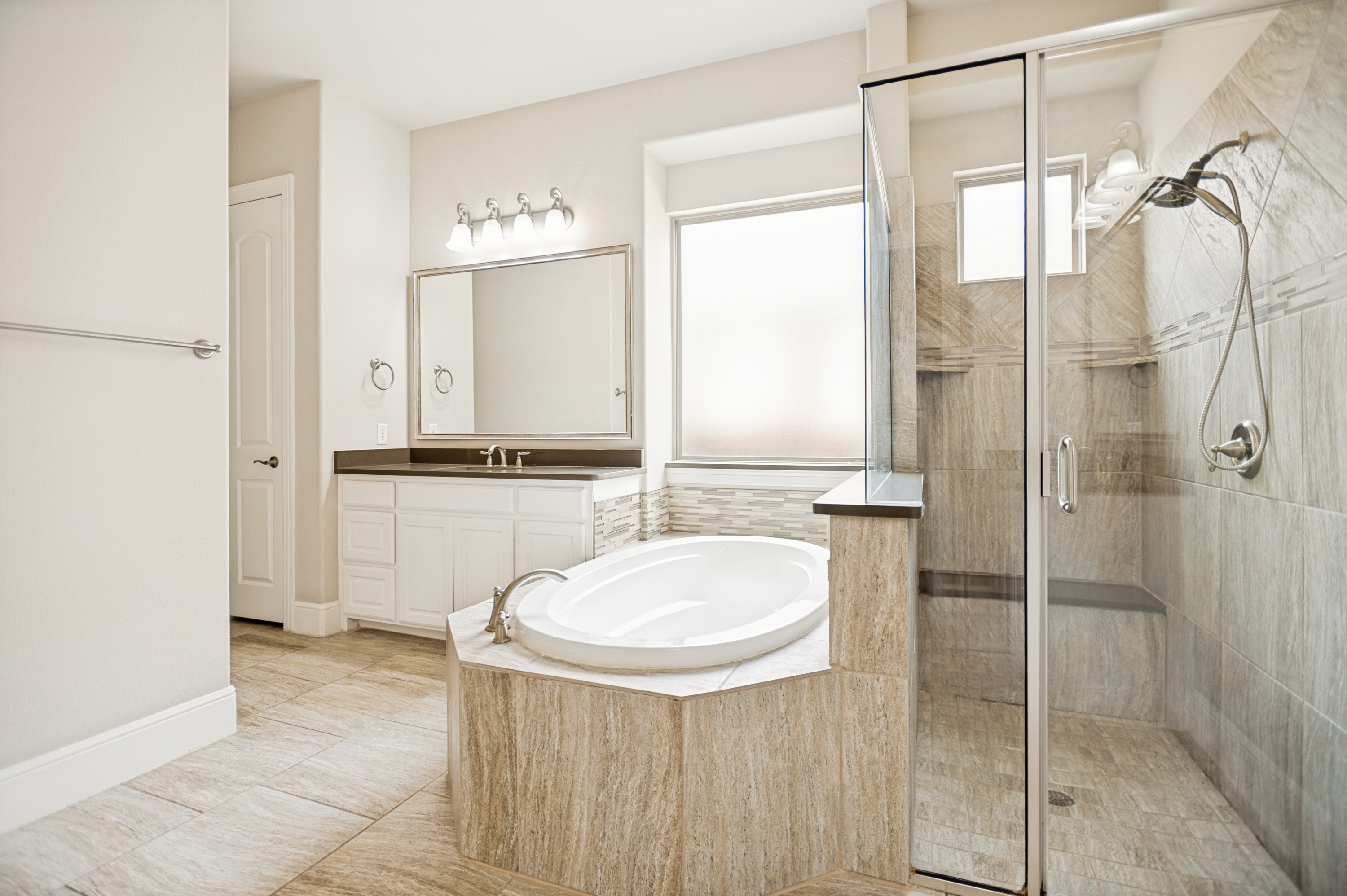  Beautiful One-Story Home is Refreshed and Move-in Ready - 物件實景
