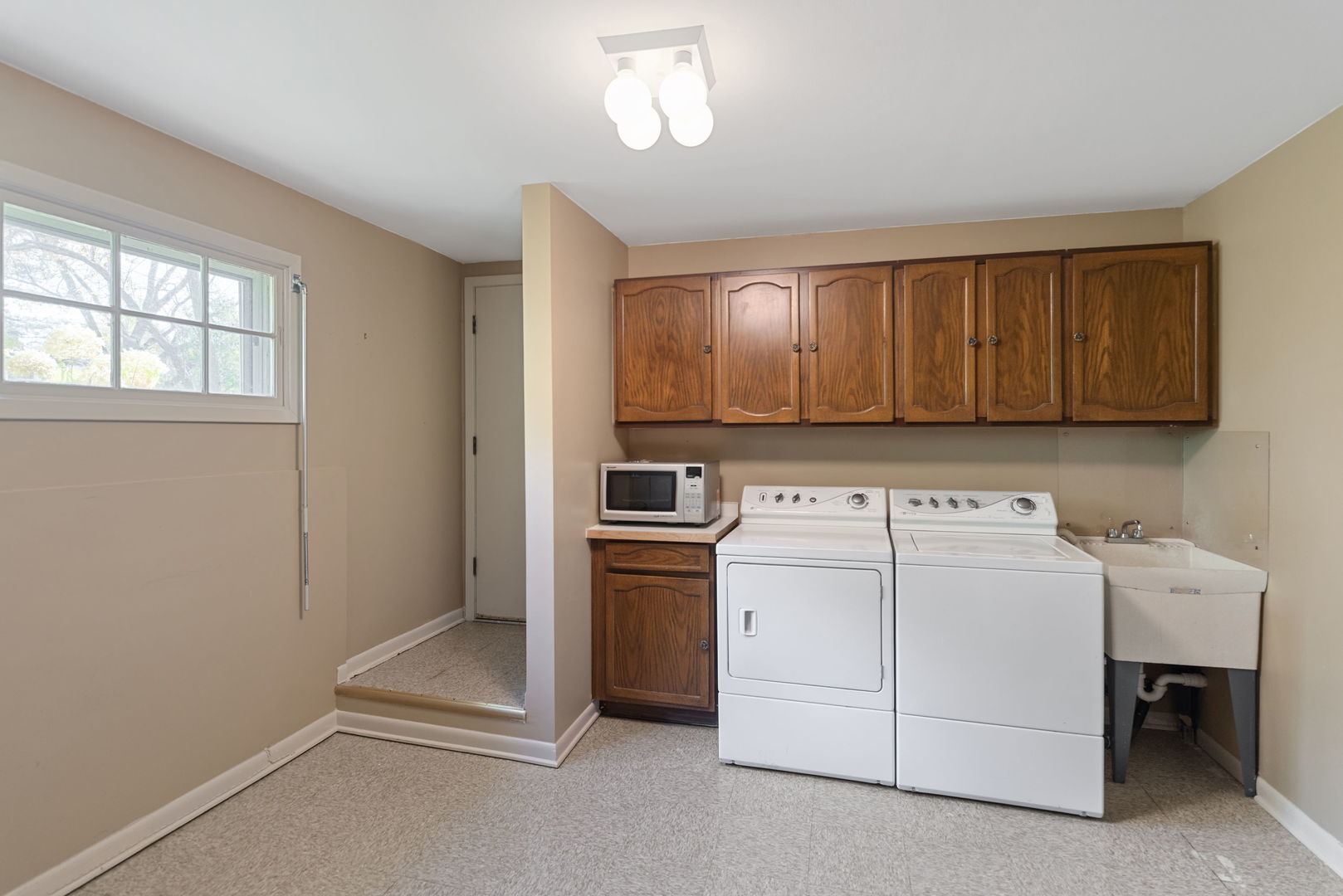 Highland Park, Illinois, 60035, United States, 4 Bedrooms Bedrooms, ,3 BathroomsBathrooms,Residential,For Sale,1989045