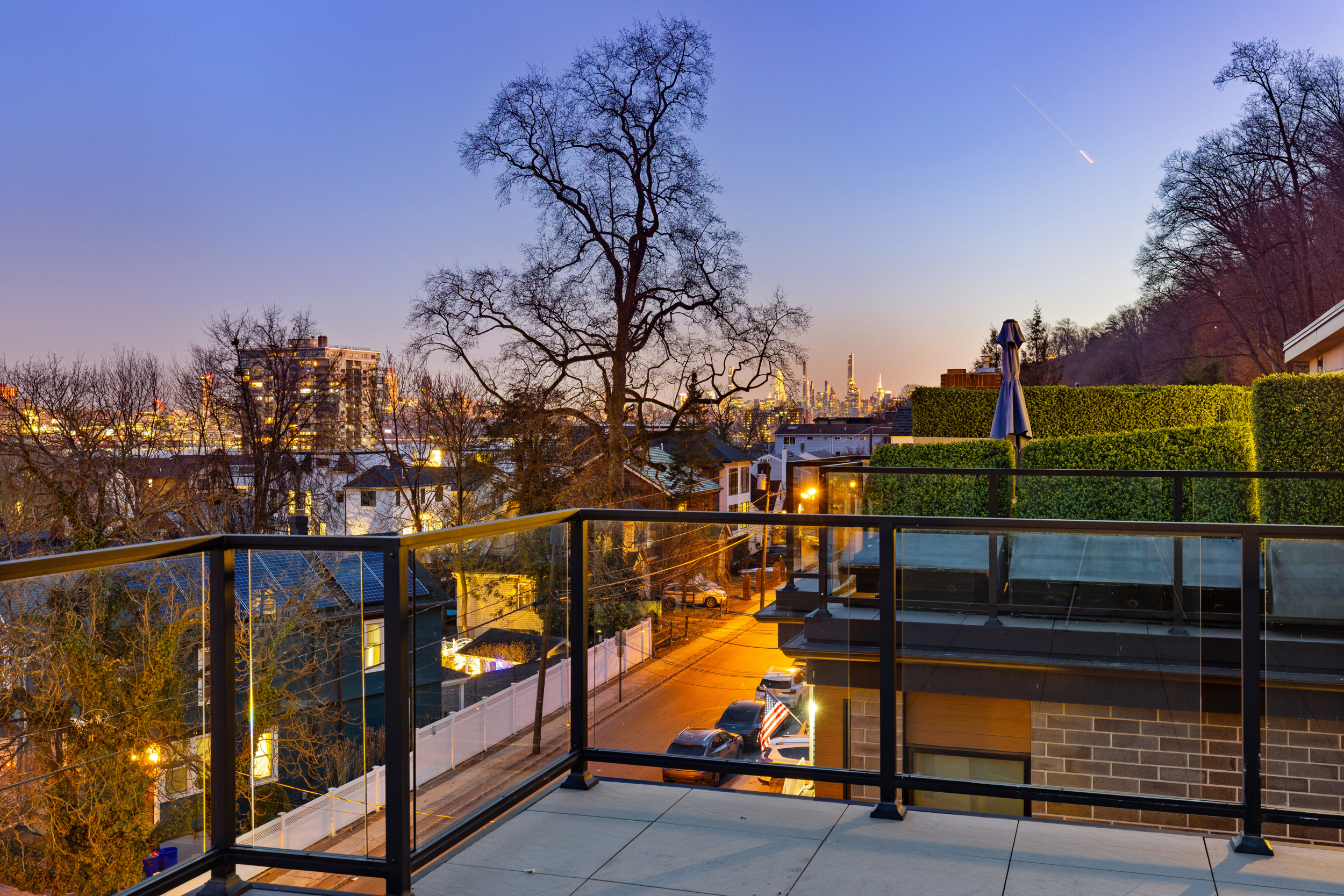 712 Undercliff Avenue, Edgewater, NJ, 07020 - 物件實景