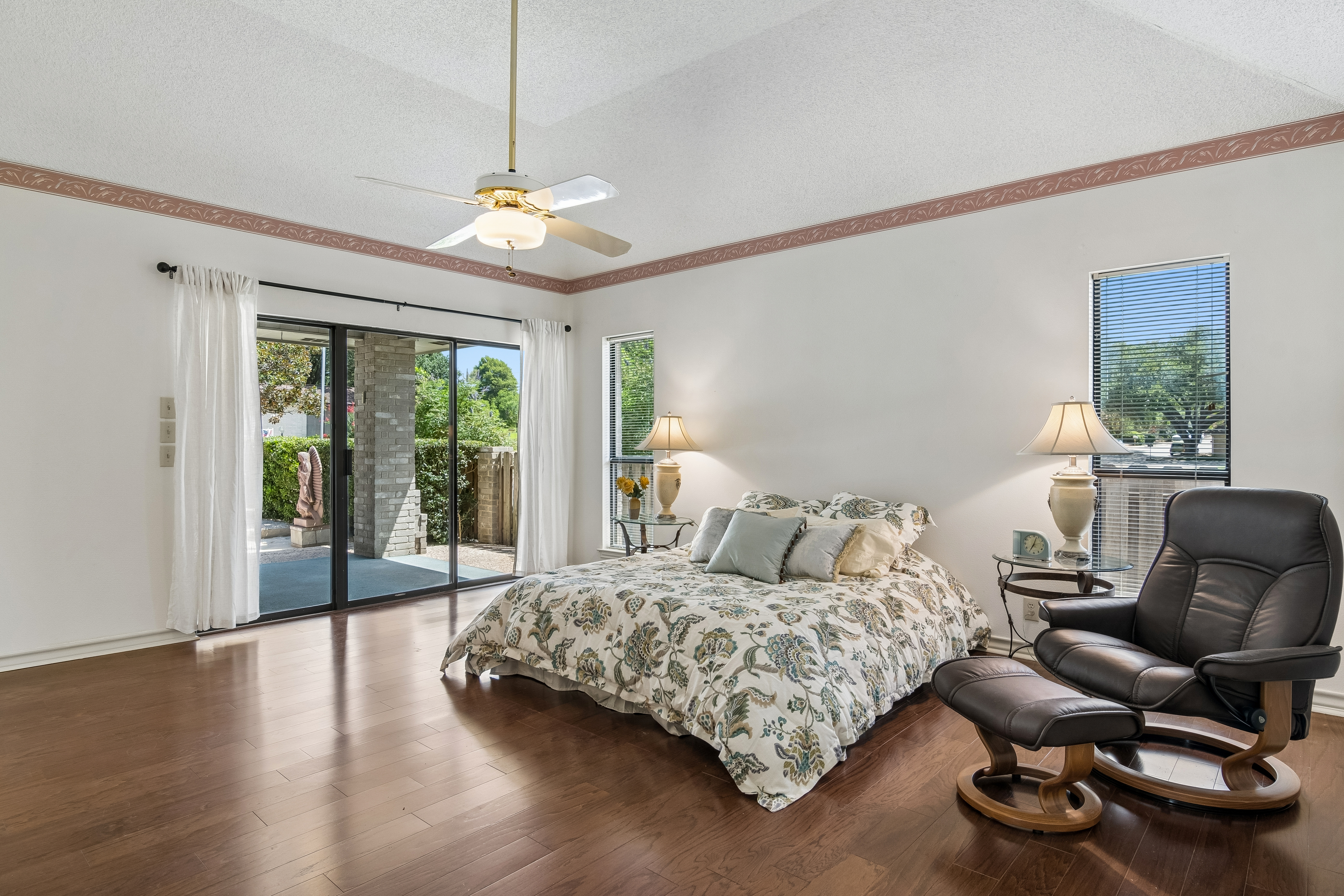  Custom Garden Home in Desirable Windcrest - 物件實景