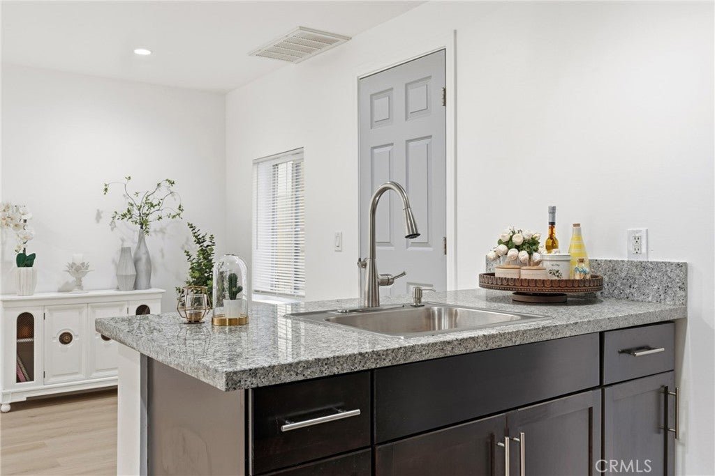 Los Angeles, California, 90063, United States, 2 Bedrooms Bedrooms, ,1 BathroomBathrooms,Residential,For Sale,1990786