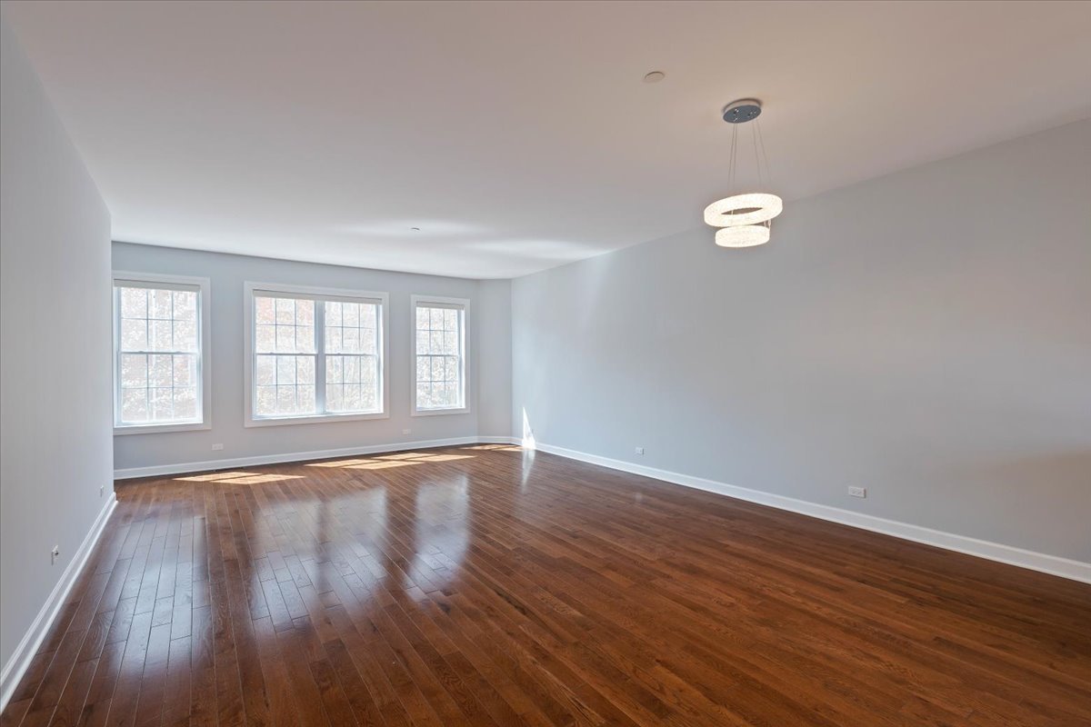 Evanston, Illinois, 60201, United States, 4 Bedrooms Bedrooms, ,3 BathroomsBathrooms,Residential,For Sale,1981115