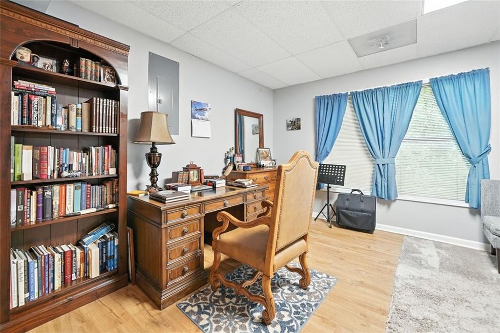 Roswell, Georgia, 30076, United States, 5 Bedrooms Bedrooms, ,4 BathroomsBathrooms,Residential,For Sale,1917059