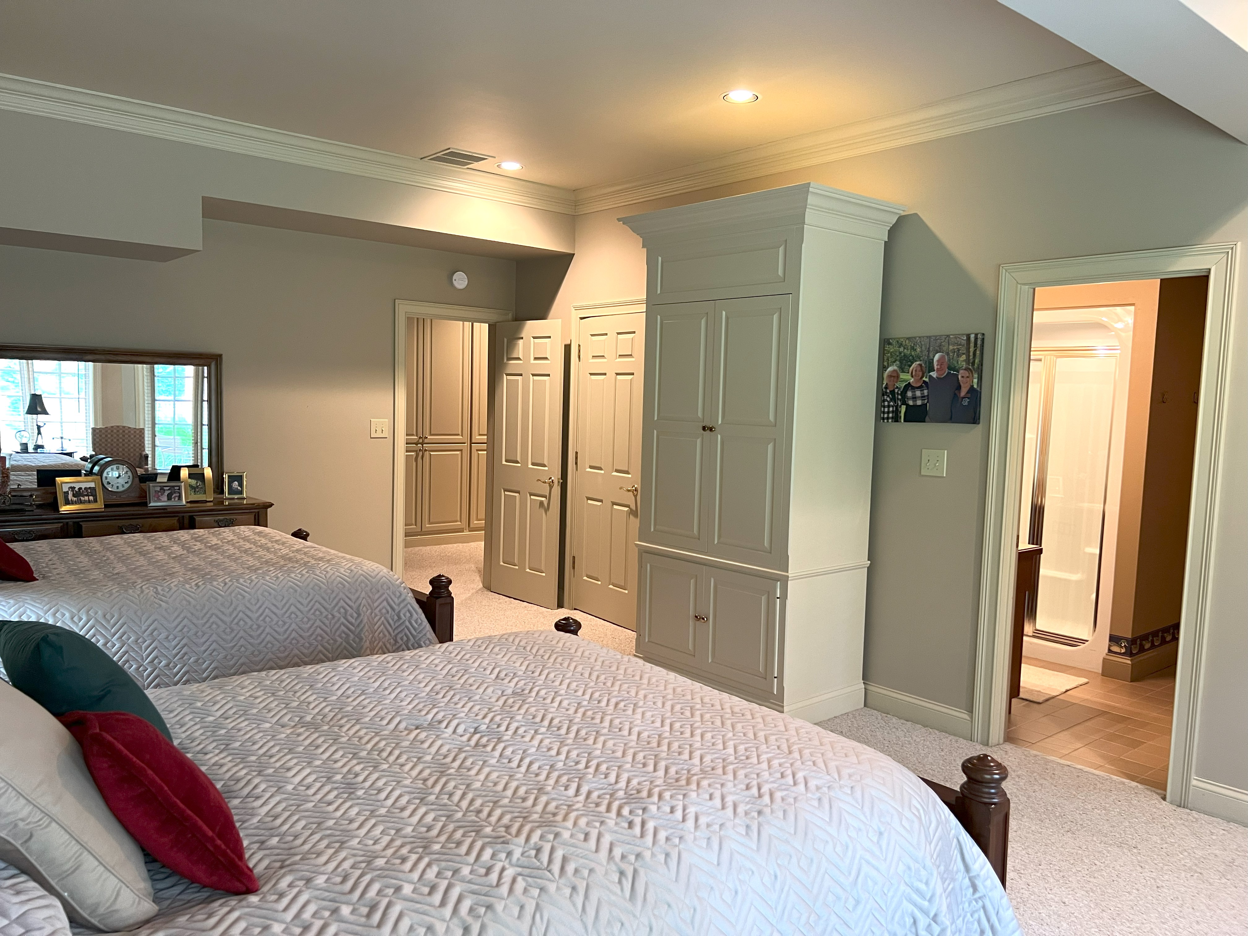 Frankfort, Kentucky, 40601, United States, 5 Bedrooms Bedrooms, ,4 BathroomsBathrooms,Residential,For Sale,1983551