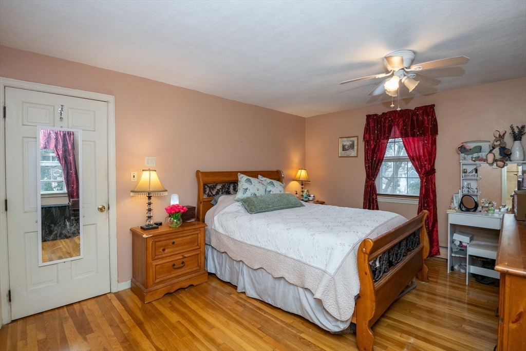 Lynnfield, Massachusetts, 01940, United States, 4 Bedrooms Bedrooms, ,3 BathroomsBathrooms,Residential,For Sale,2029876