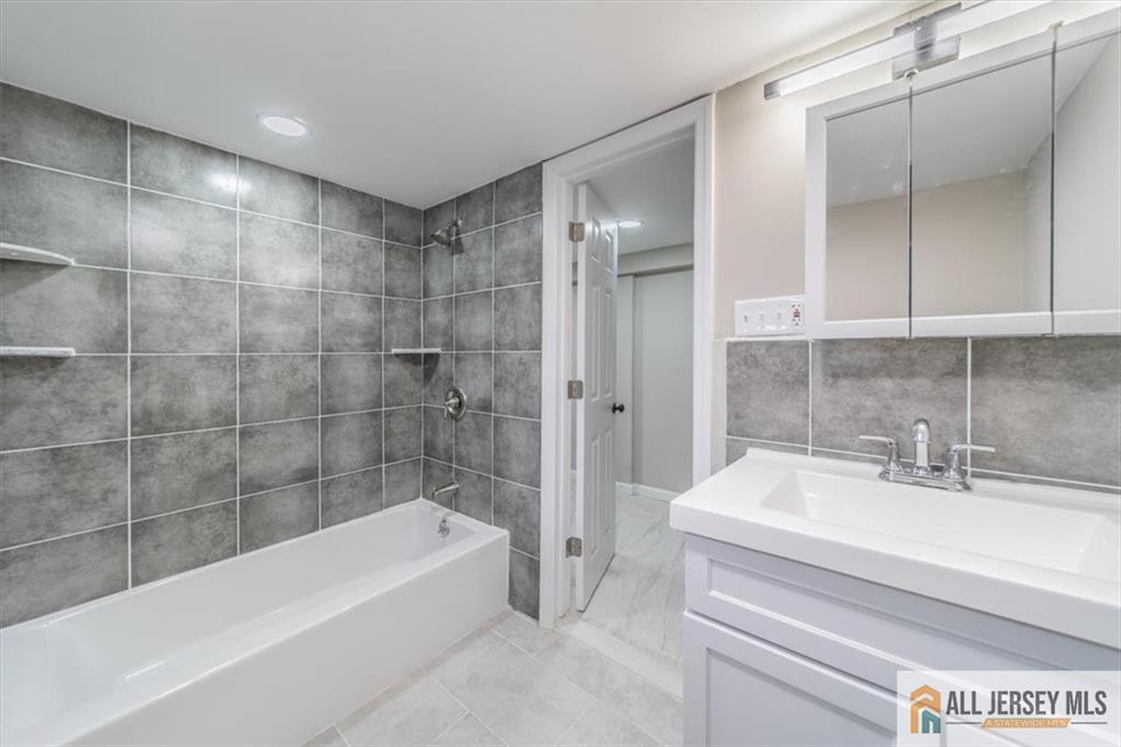 Iselin, New Jersey, 08830, United States, 3 Bedrooms Bedrooms, ,2 BathroomsBathrooms,Residential,For Sale,2010033