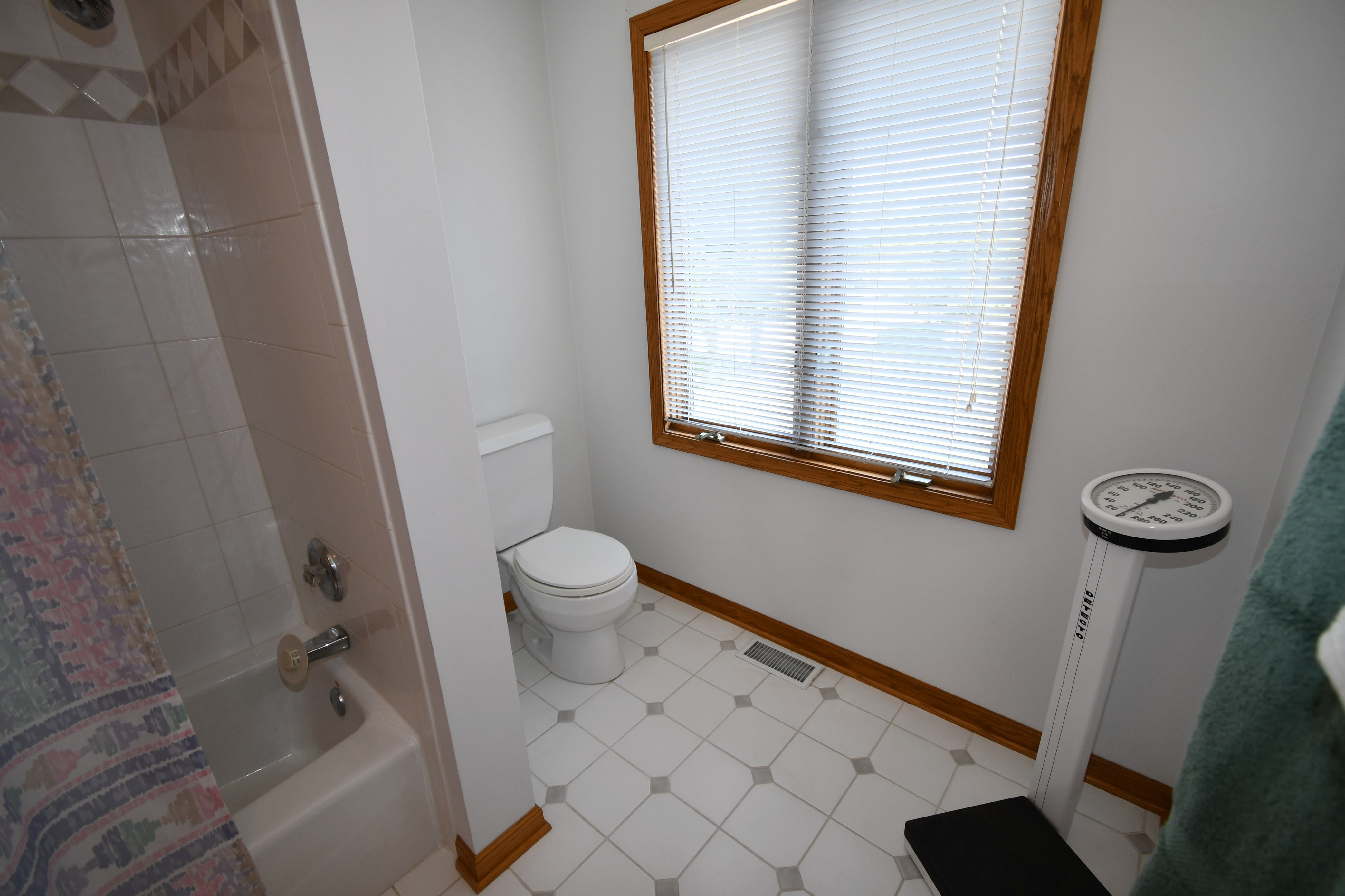 Hawthorn Woods, Illinois, 60047, United States, 4 Bedrooms Bedrooms, ,4 BathroomsBathrooms,Residential,For Sale,1895199