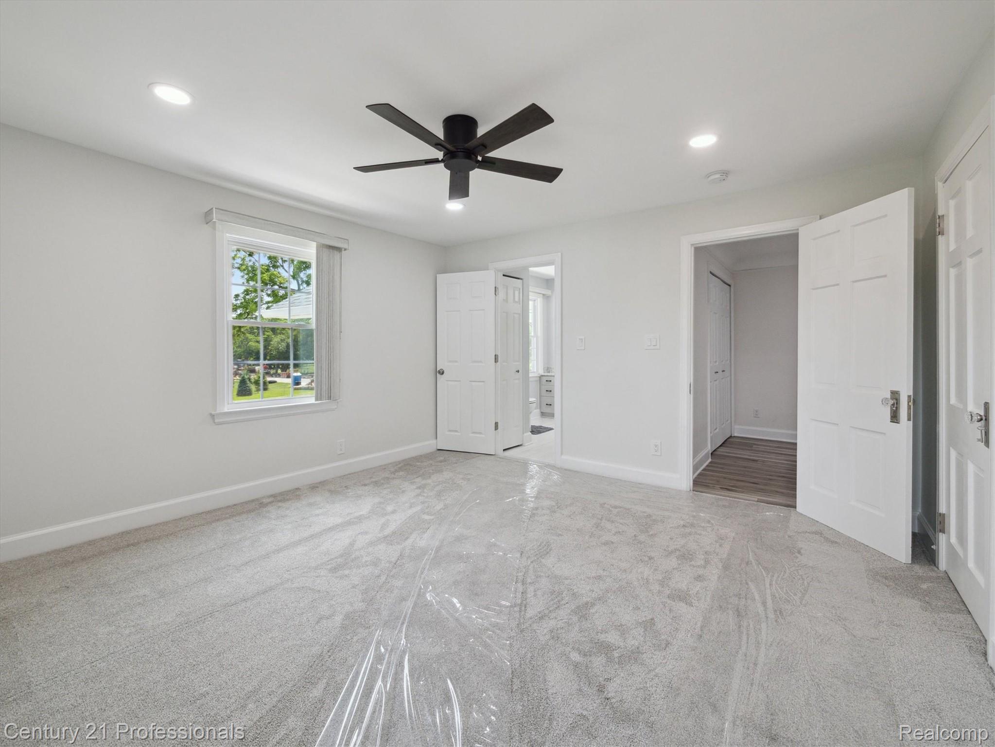 FarmingtonHills, Michigan, 48167, United States, 4 Bedrooms Bedrooms, ,4 BathroomsBathrooms,Residential,For Sale,1895323