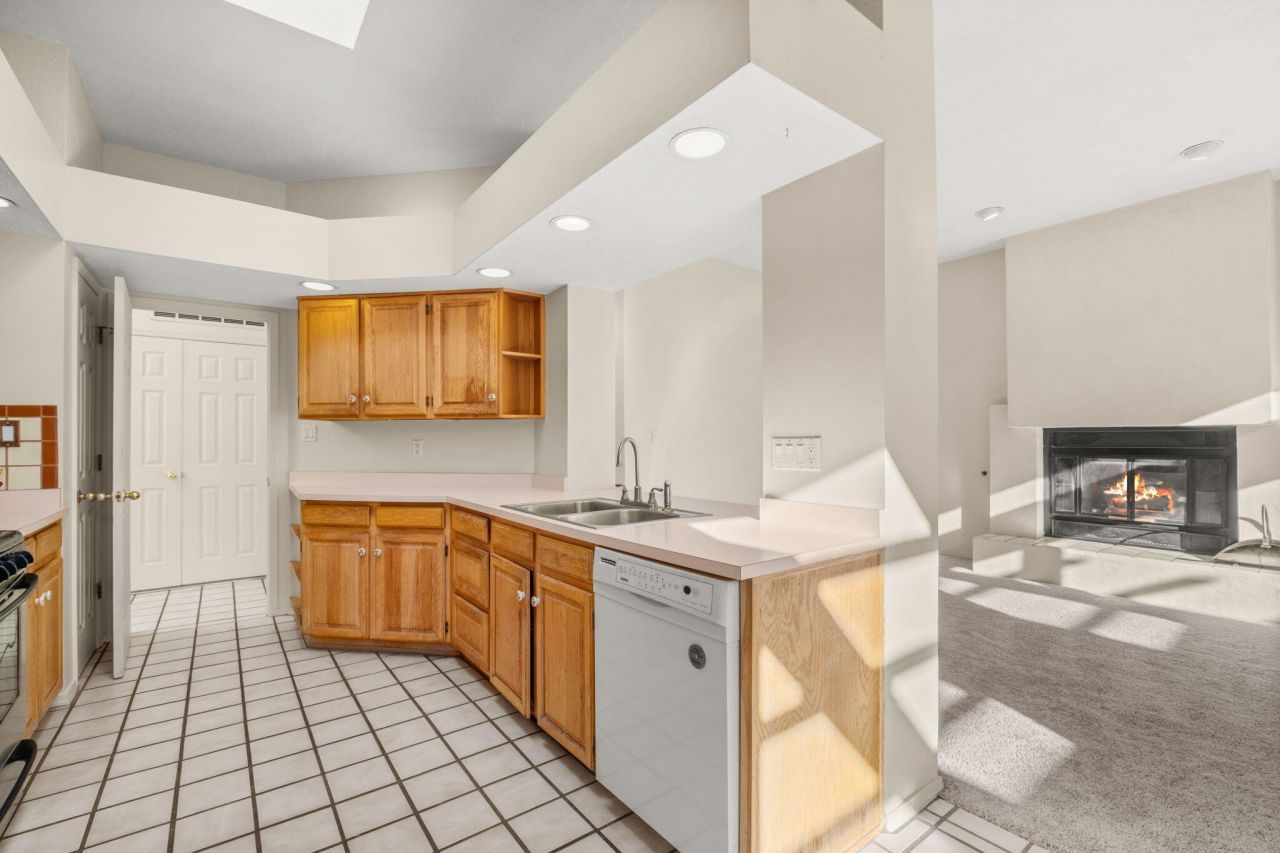 Albuquerque, New Mexico, 87111, United States, 4 Bedrooms Bedrooms, ,3 BathroomsBathrooms,Residential,For Sale,1947395