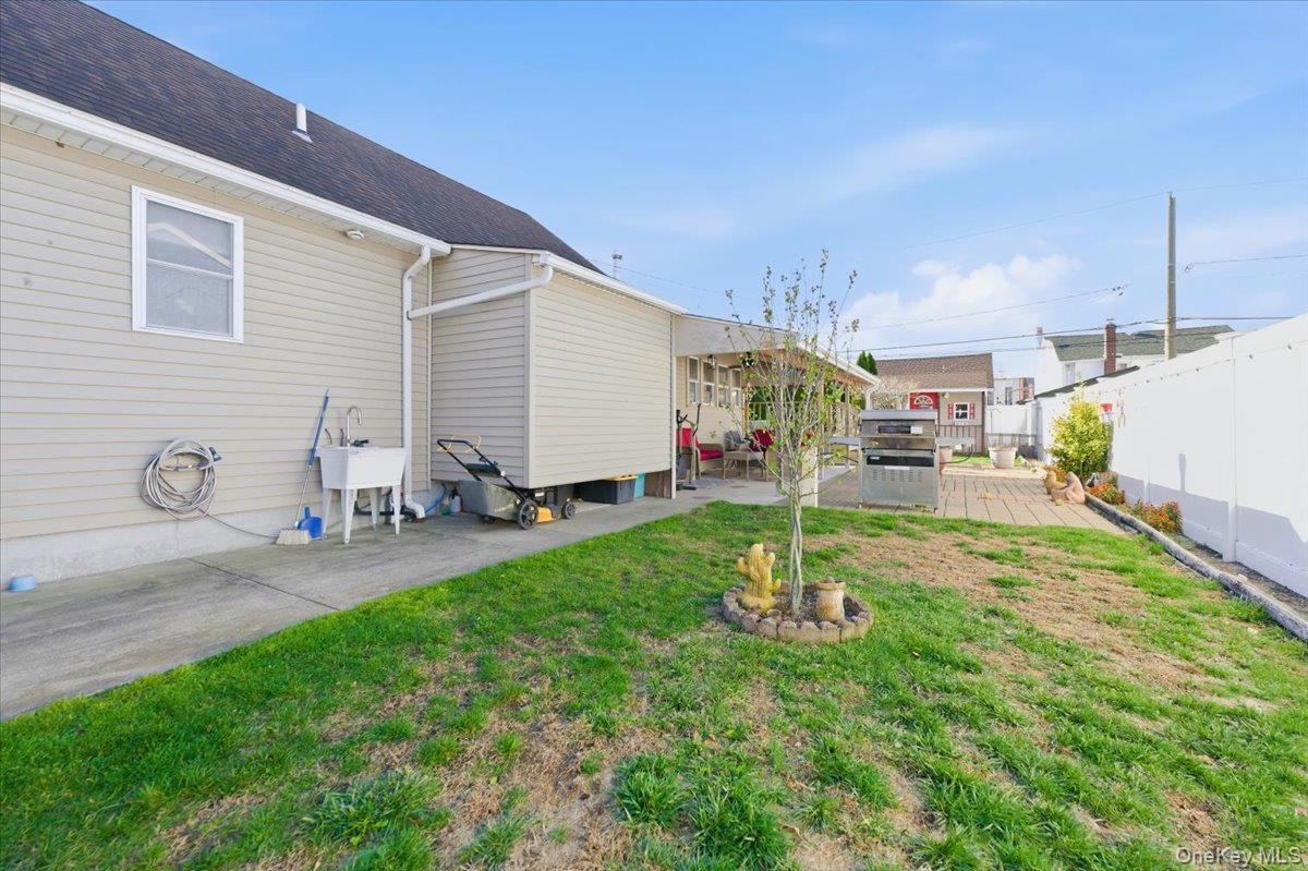 Island Park, New York, 11558, United States, 2 Bedrooms Bedrooms, ,1 BathroomBathrooms,Residential,For Sale,1998541