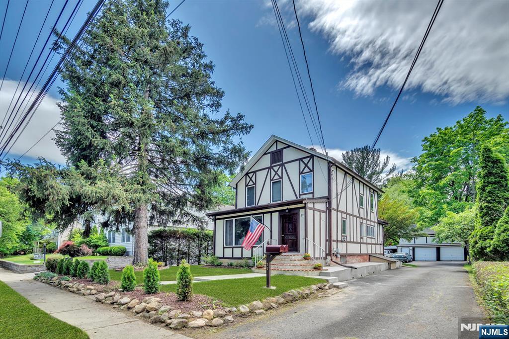 Allendale, New Jersey, 07401, United States, 2 Bedrooms Bedrooms, ,2 BathroomsBathrooms,Residential,For Sale,1829462