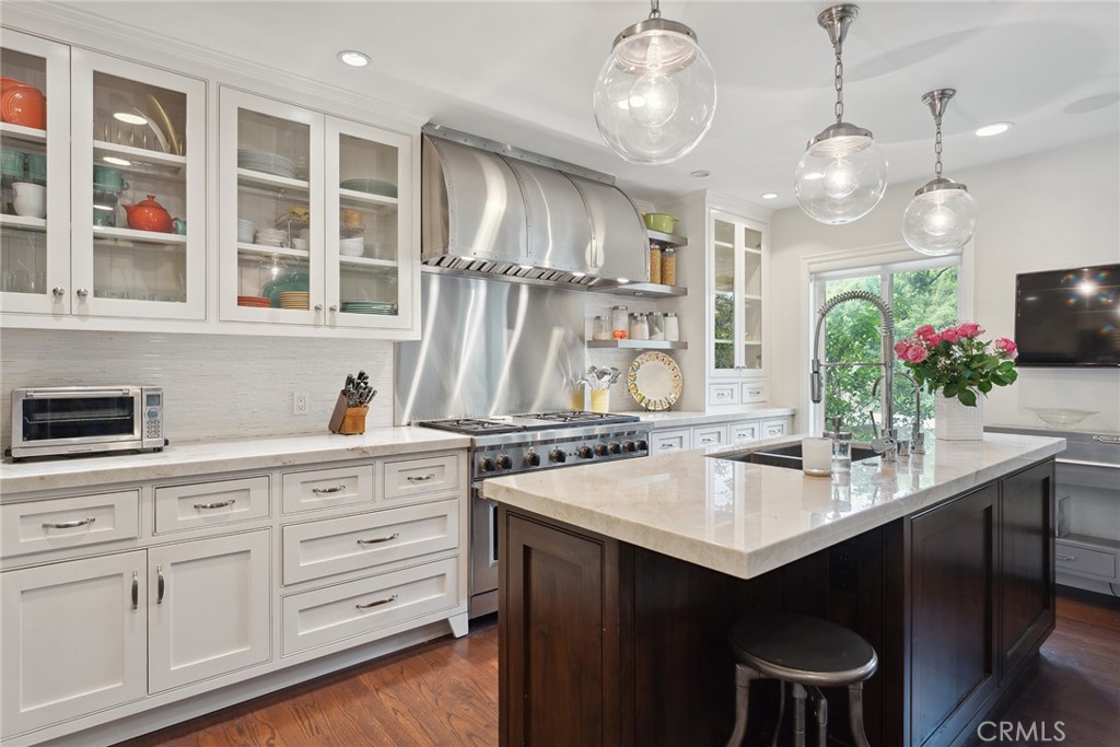 Tarzana, California, 91356, United States, 6 Bedrooms Bedrooms, ,5 BathroomsBathrooms,Residential,For Sale,1848701
