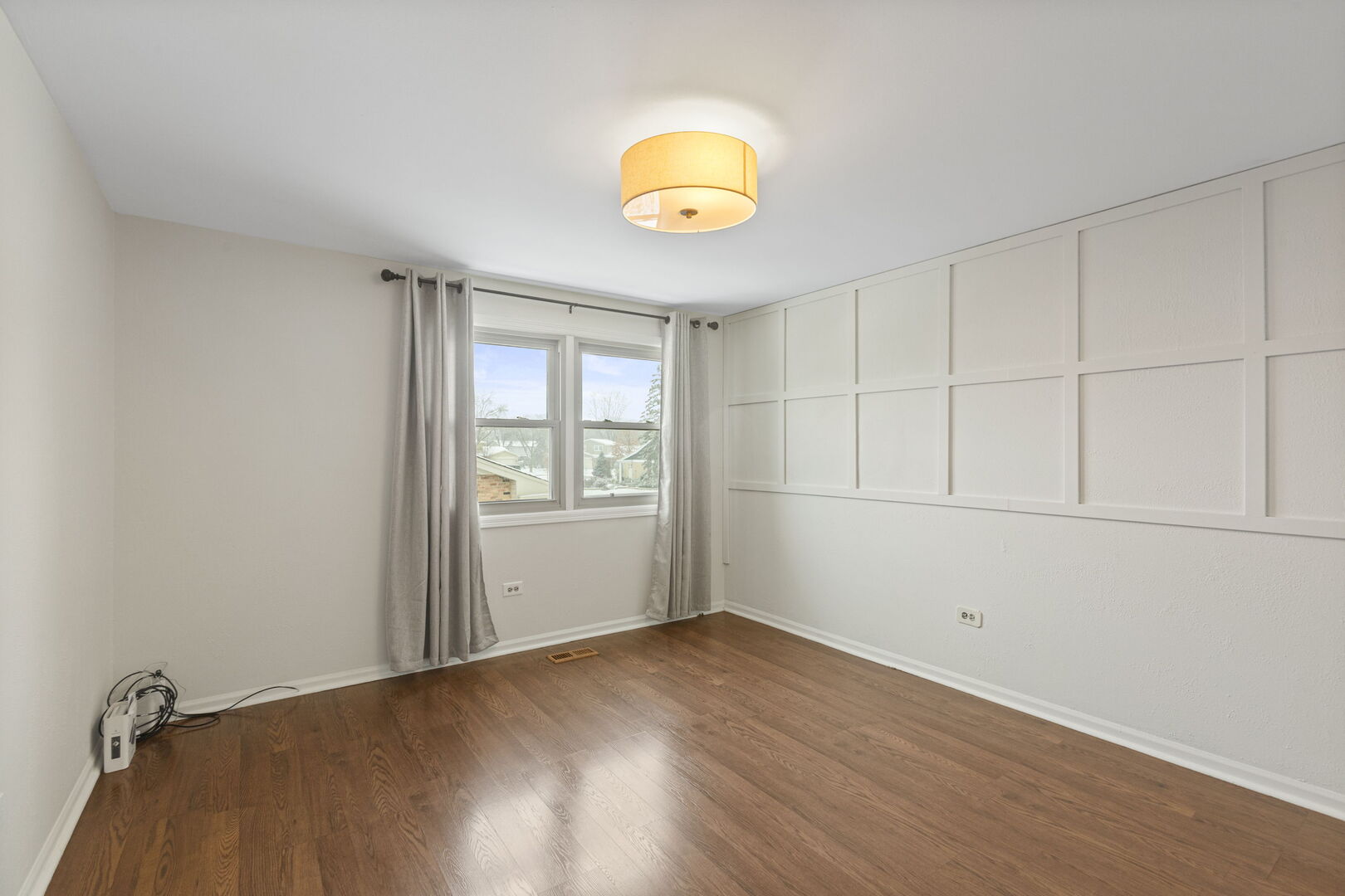 Arlington Heights, Illinois, 60004, United States, 3 Bedrooms Bedrooms, ,2 BathroomsBathrooms,Residential,For Sale,2000962