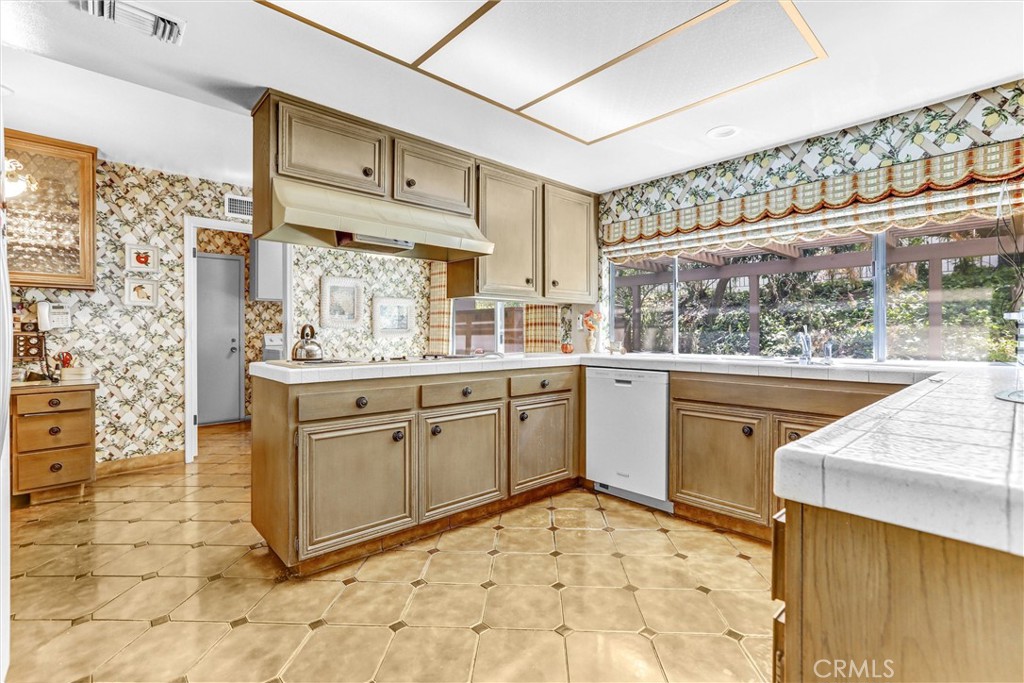 Tarzana, California, 91356, United States, 3 Bedrooms Bedrooms, ,3 BathroomsBathrooms,Residential,For Sale,1986102