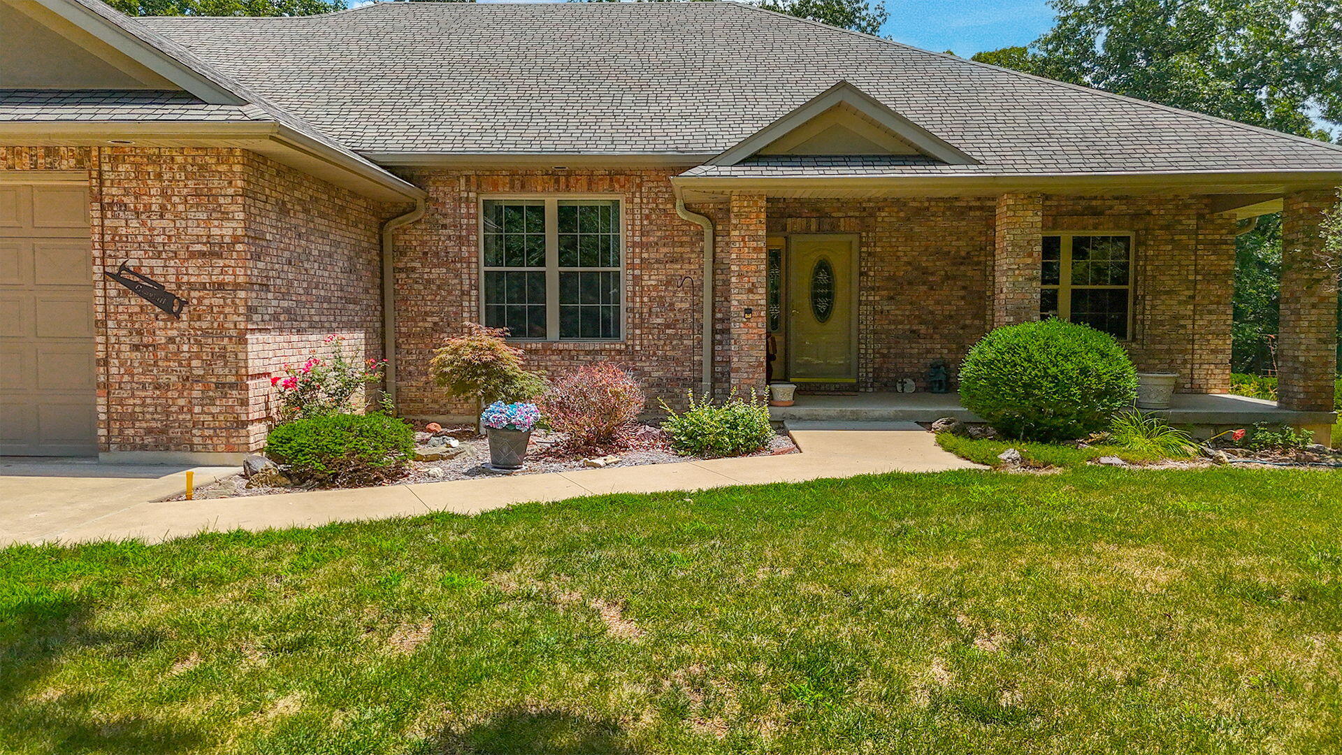 STURGEON, Missouri, 65284, United States, 3 Bedrooms Bedrooms, ,3 BathroomsBathrooms,Residential,For Sale,1921740
