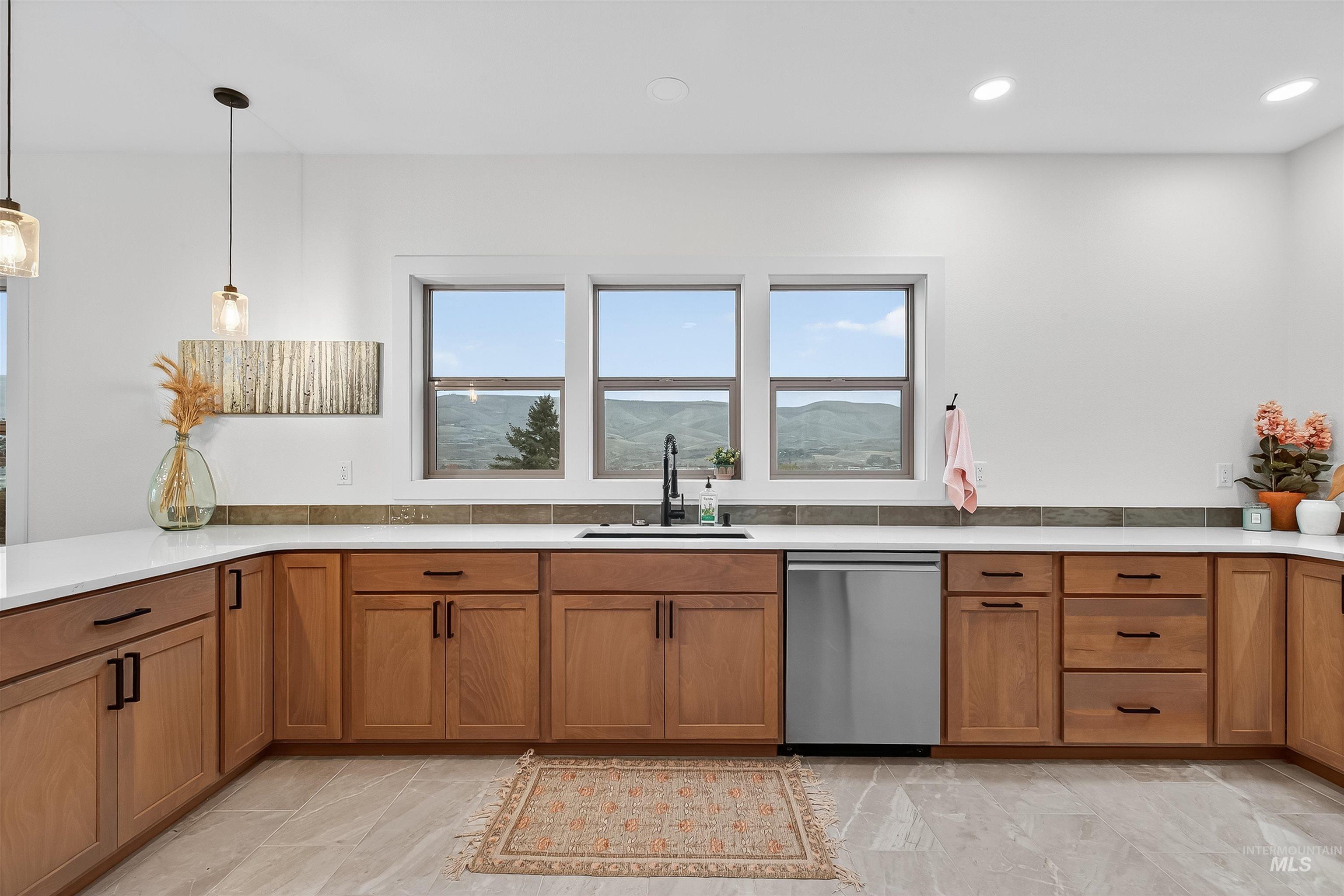 Lewiston, Idaho, 83501, United States, 5 Bedrooms Bedrooms, ,Residential,For Sale,1987812