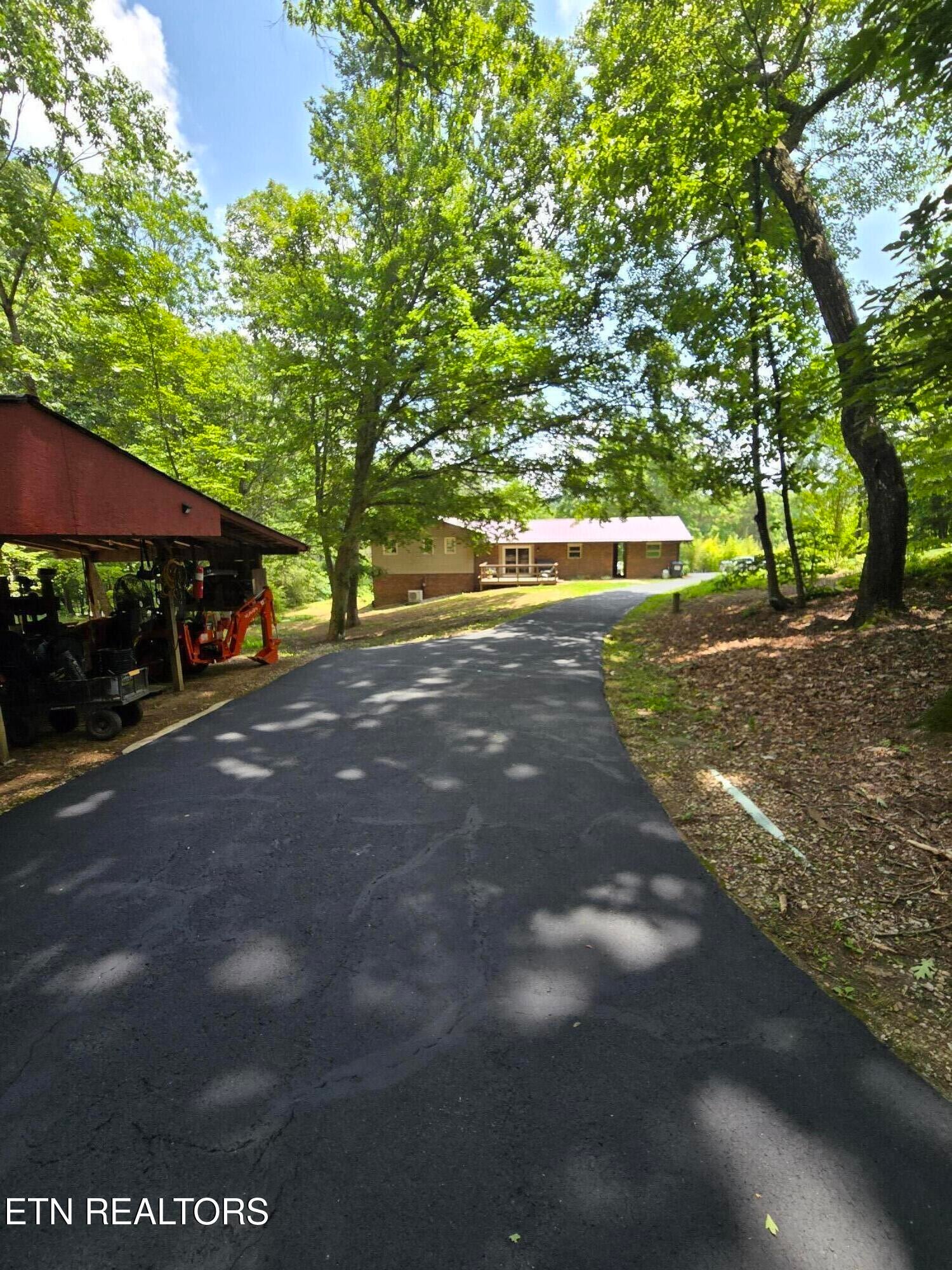 Kingston, Tennessee, 37763, United States, 3 Bedrooms Bedrooms, ,2 BathroomsBathrooms,Residential,For Sale,1882292