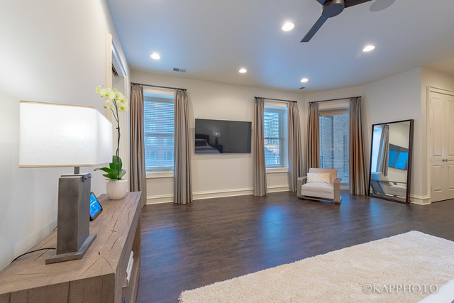 319 West Erie Street, 2W, Chicago, Illinois, 60654, United States, 2 Bedrooms Bedrooms, ,3 BathroomsBathrooms,Residential,For Sale,319 West Erie Street , 2W,1010581