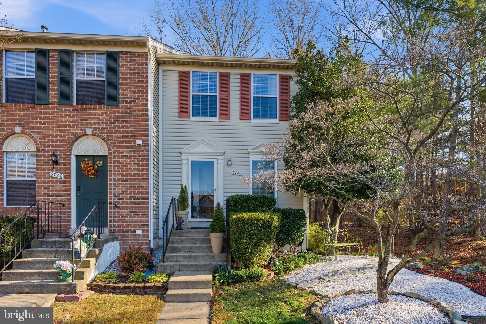 Clifton, Virginia, 20124, United States, 2 Bedrooms Bedrooms, ,3 BathroomsBathrooms,Residential,For Sale,2001572