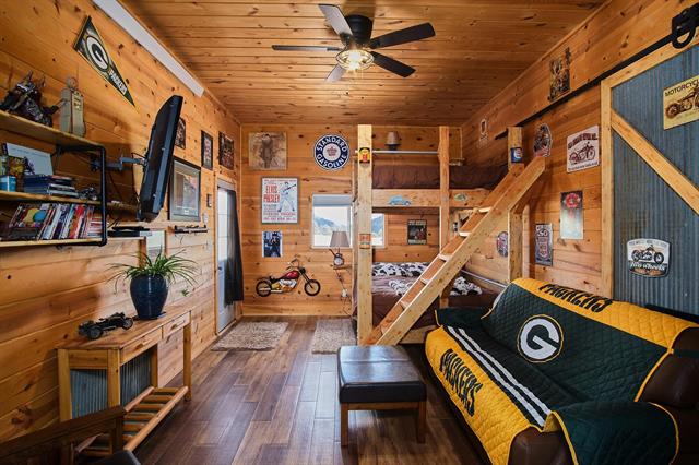 Hot Springs, South Dakota, 57747, United States, 3 Bedrooms Bedrooms, ,3 BathroomsBathrooms,Residential,For Sale,1924140