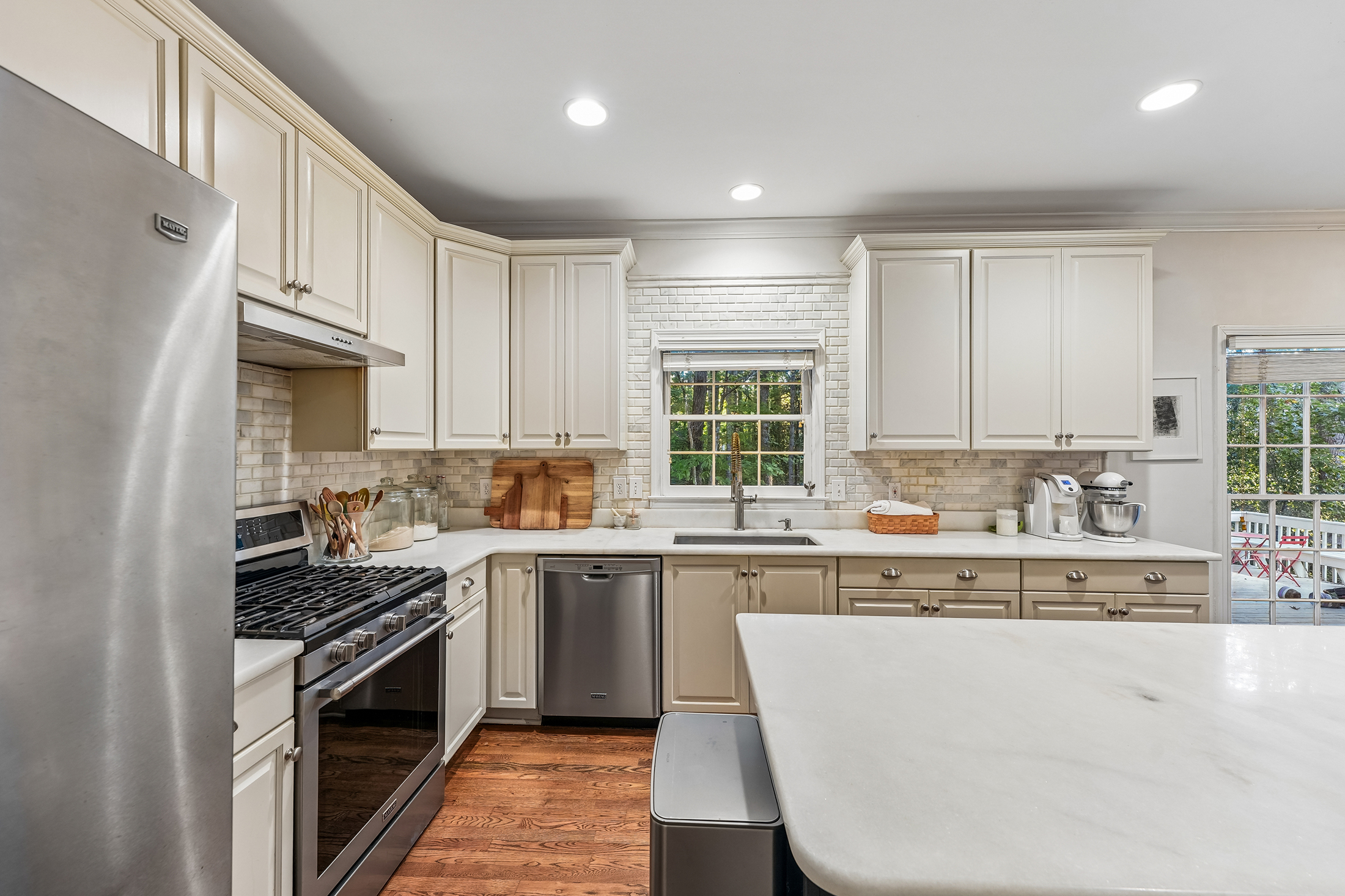 Beautiful, Renovated Daylight Basement Home on Exceptional Lot - 物件實景