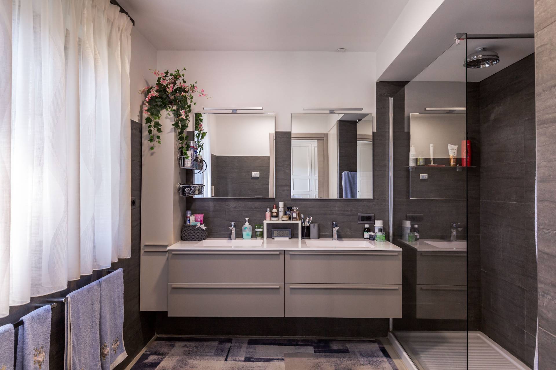 Roma, Roma, 00100, IT, 6 Bedrooms Bedrooms, ,5 BathroomsBathrooms,Residential,For Sale,1941968