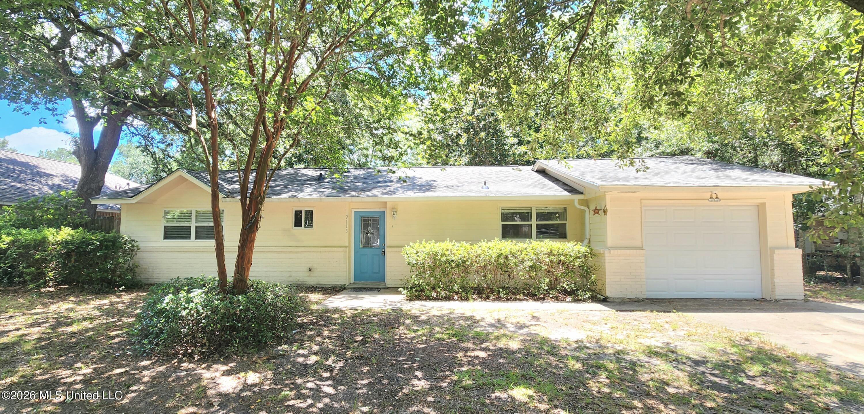 Warbler Ave, Ocean Springs, MS 39564