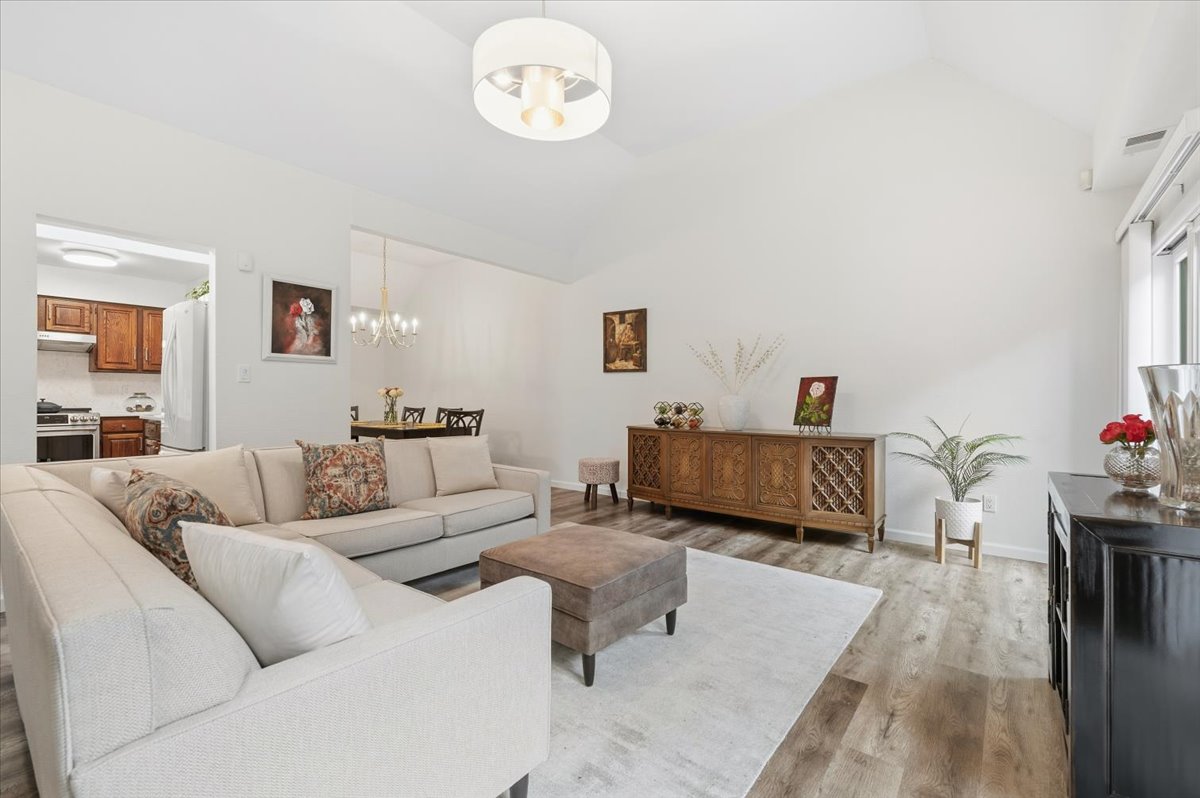 Massapequa Park, New York, 11762, United States, 2 Bedrooms Bedrooms, ,2 BathroomsBathrooms,Residential,For Sale,2008592