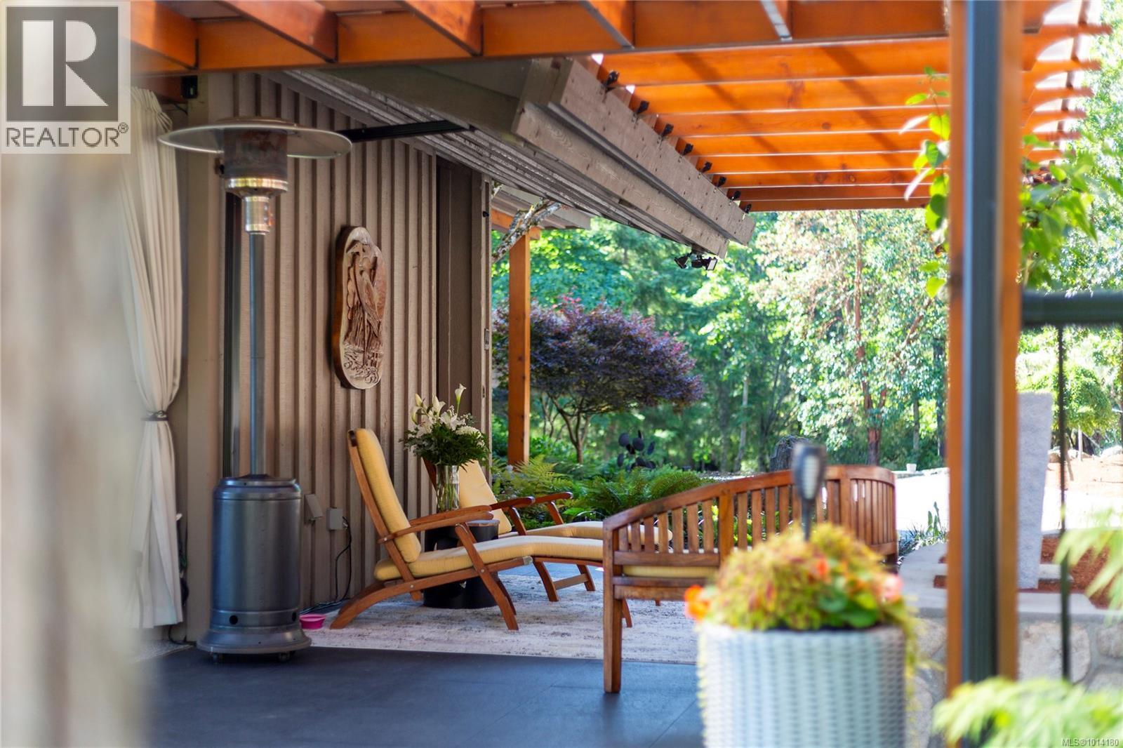 CENTRAL SAANICH, British Columbia, V8M 1S2, CA, 3 Bedrooms Bedrooms, ,4 BathroomsBathrooms,Residential,For Sale,1947352