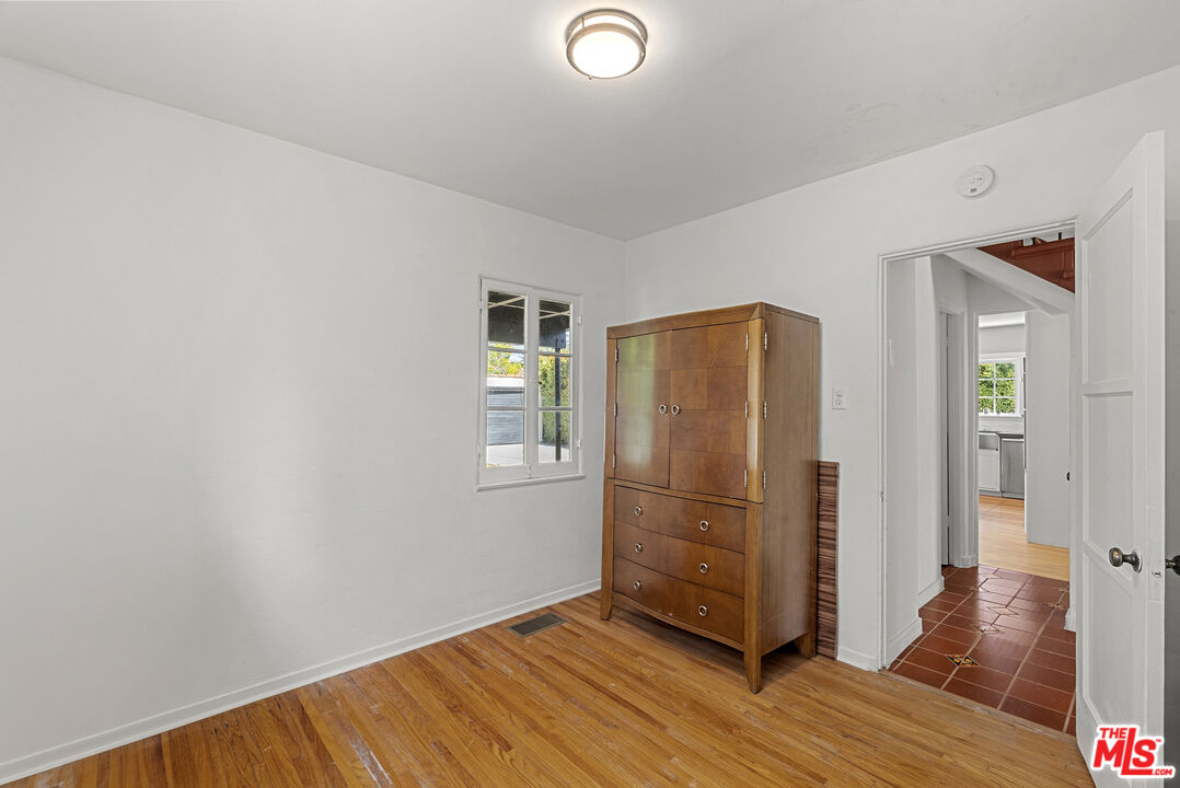 Los Angeles, California, 90036, United States, 4 Bedrooms Bedrooms, ,3 BathroomsBathrooms,Residential,For Sale,1849800