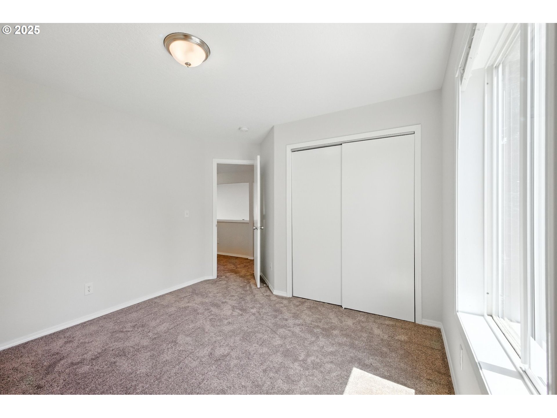 Portland, Oregon, 97266, United States, ,Residential,For Sale,1865465