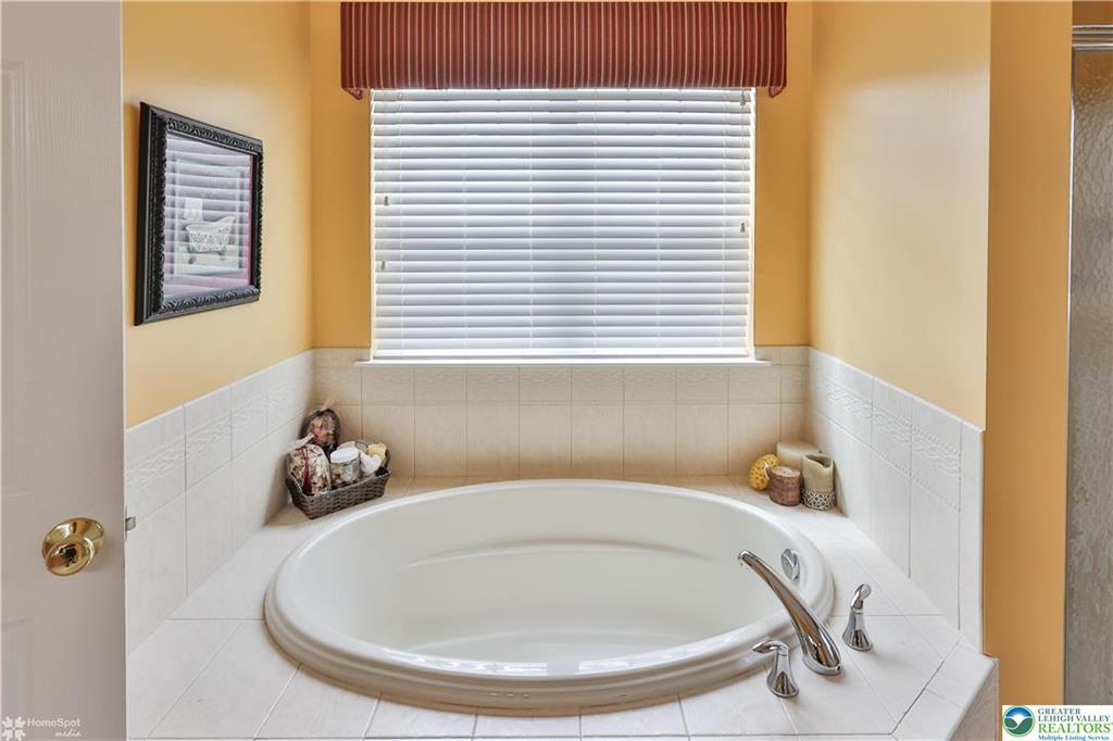 Easton, Pennsylvania, 18040, United States, 4 Bedrooms Bedrooms, ,3 BathroomsBathrooms,Residential,For Sale,1984149