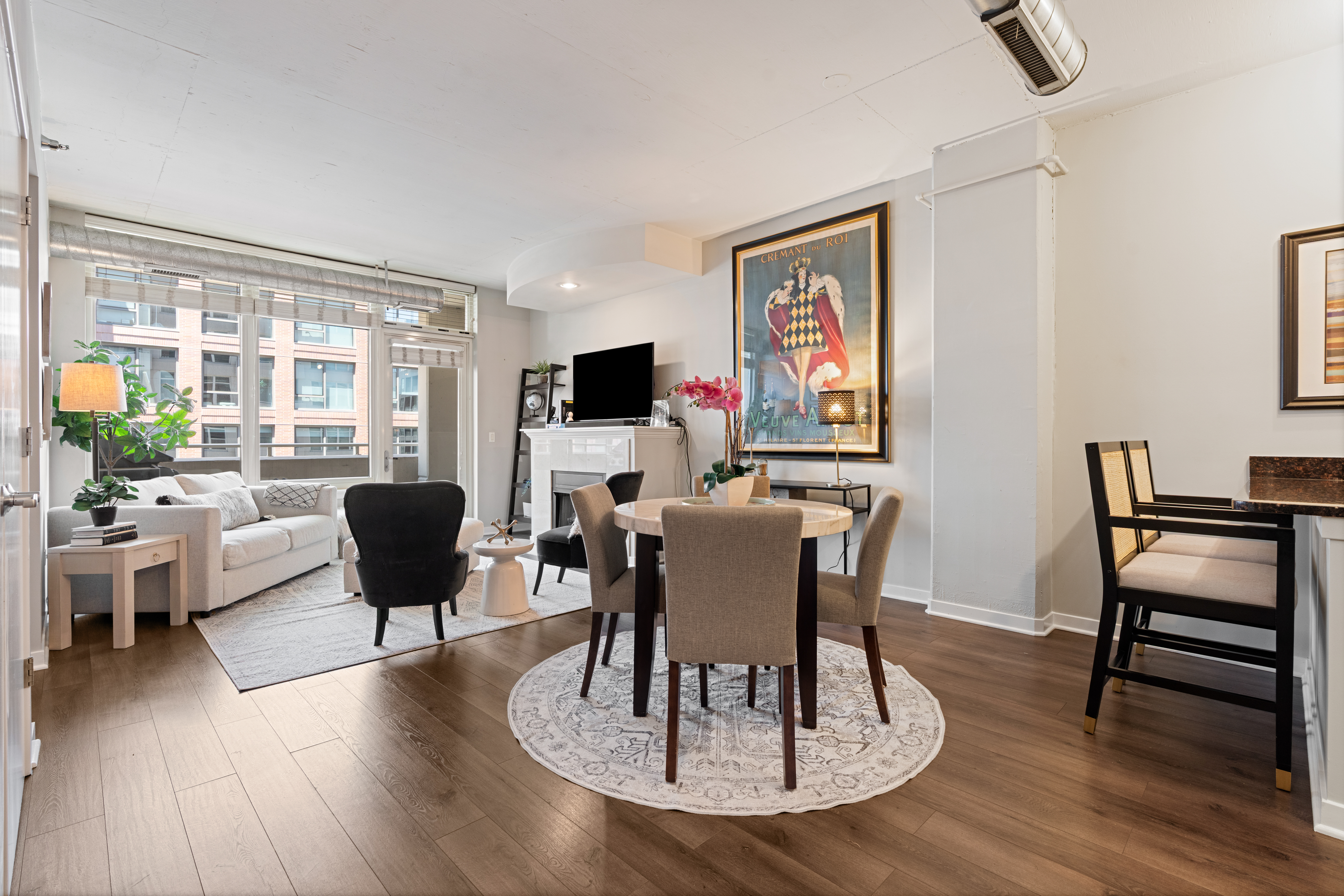  Spacious and Bright One Bedroom Condo in Perfect West Loop Location - 物件實景