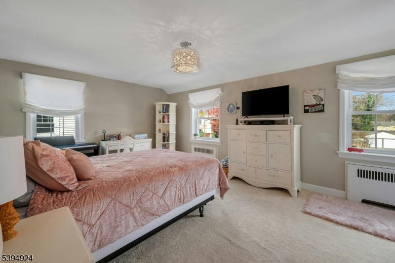 Verona Twp., New Jersey, 07044, United States, 4 Bedrooms Bedrooms, ,3 BathroomsBathrooms,Residential,For Sale,1992064