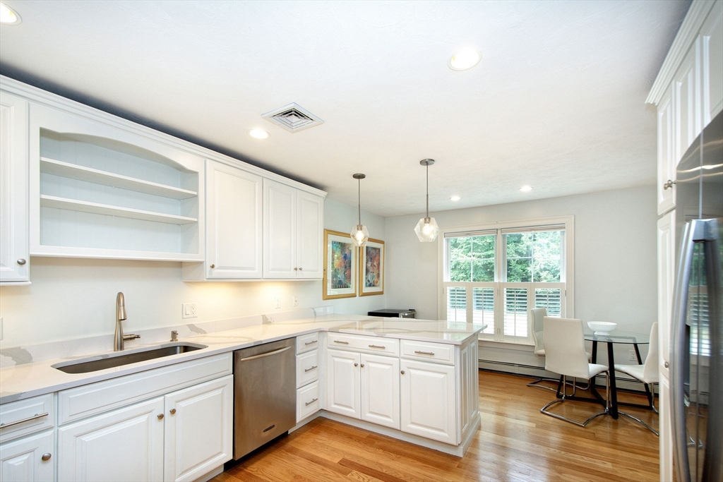 Hanover, Massachusetts, 02339, United States, 2 Bedrooms Bedrooms, ,3 BathroomsBathrooms,Residential,For Sale,1940214