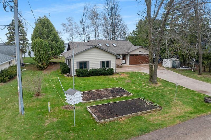 SHAWANO, Wisconsin, 54166, United States, 3 Bedrooms Bedrooms, ,2 BathroomsBathrooms,Residential,For Sale,1792978