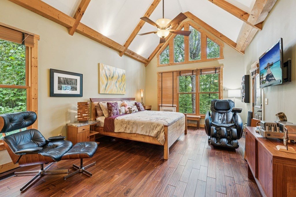 Ellijay, Georgia, 30540, United States, 3 Bedrooms Bedrooms, ,4 BathroomsBathrooms,Residential,For Sale,1952402