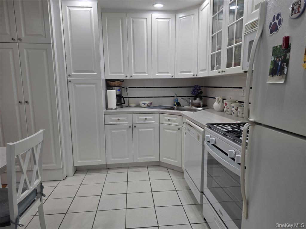 Bayside, New York, 11360, United States, 3 Bedrooms Bedrooms, ,3 BathroomsBathrooms,Residential,For Sale,1937207