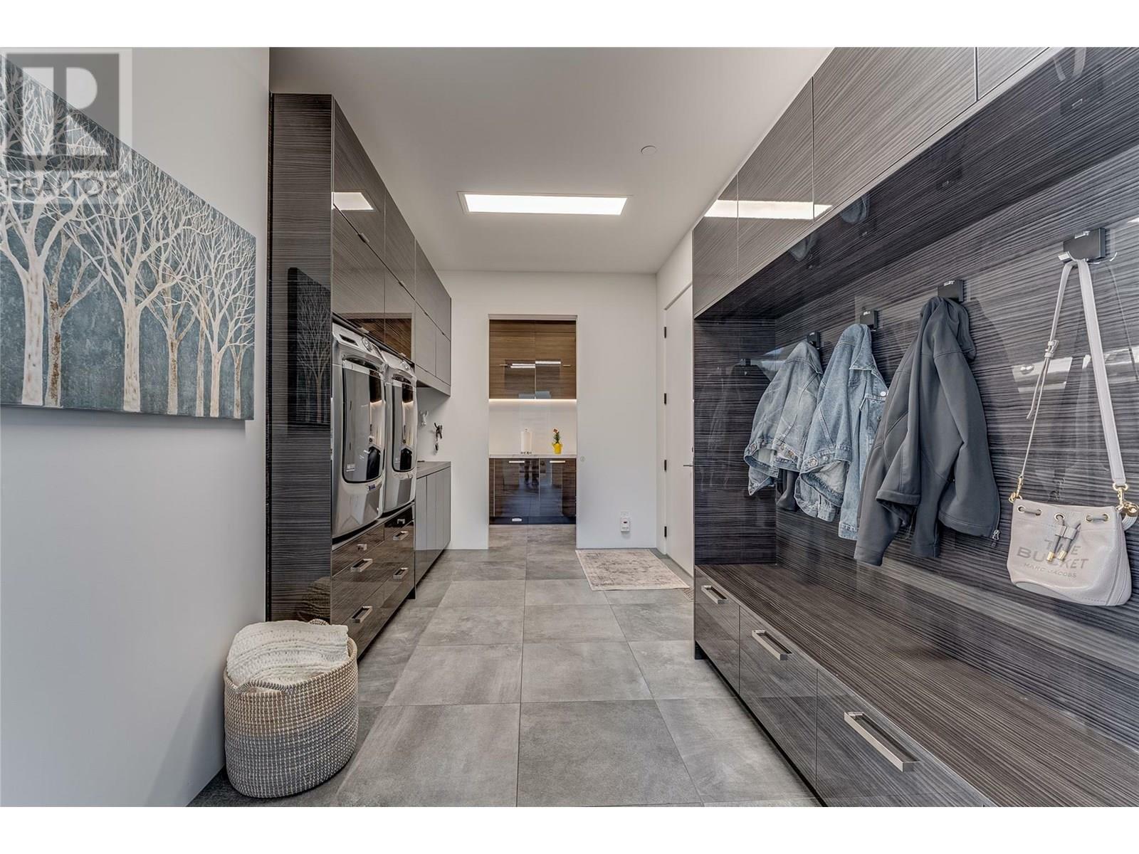 LAKE COUNTRY, British Columbia, V4V 2G2, CA, 4 Bedrooms Bedrooms, ,3 BathroomsBathrooms,Residential,For Sale,1859669