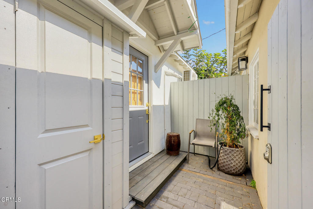 Pasadena, California, 91107, United States, 2 Bedrooms Bedrooms, ,1 BathroomBathrooms,Residential,For Sale,1988268