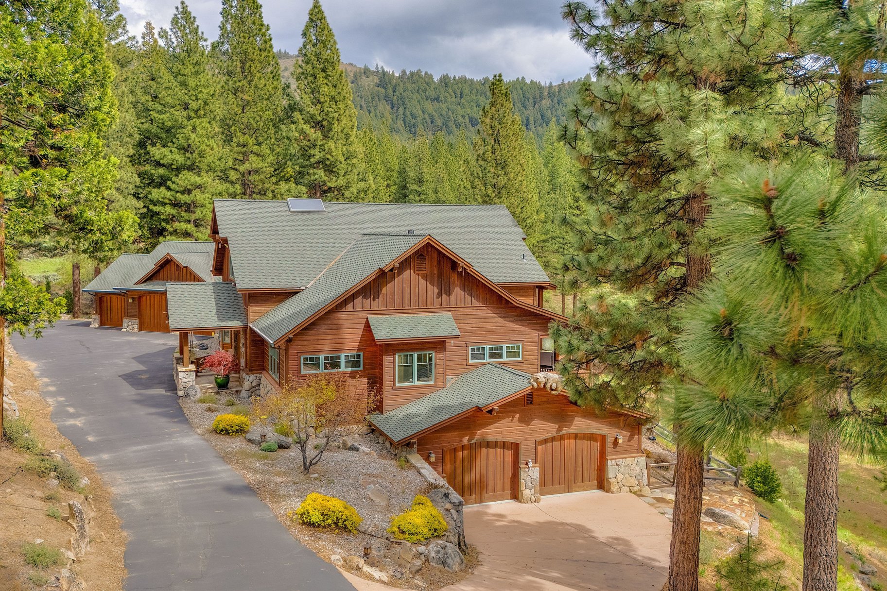  Private Estate Living Along the Fairways of Grizzly Ranch - 物件實景